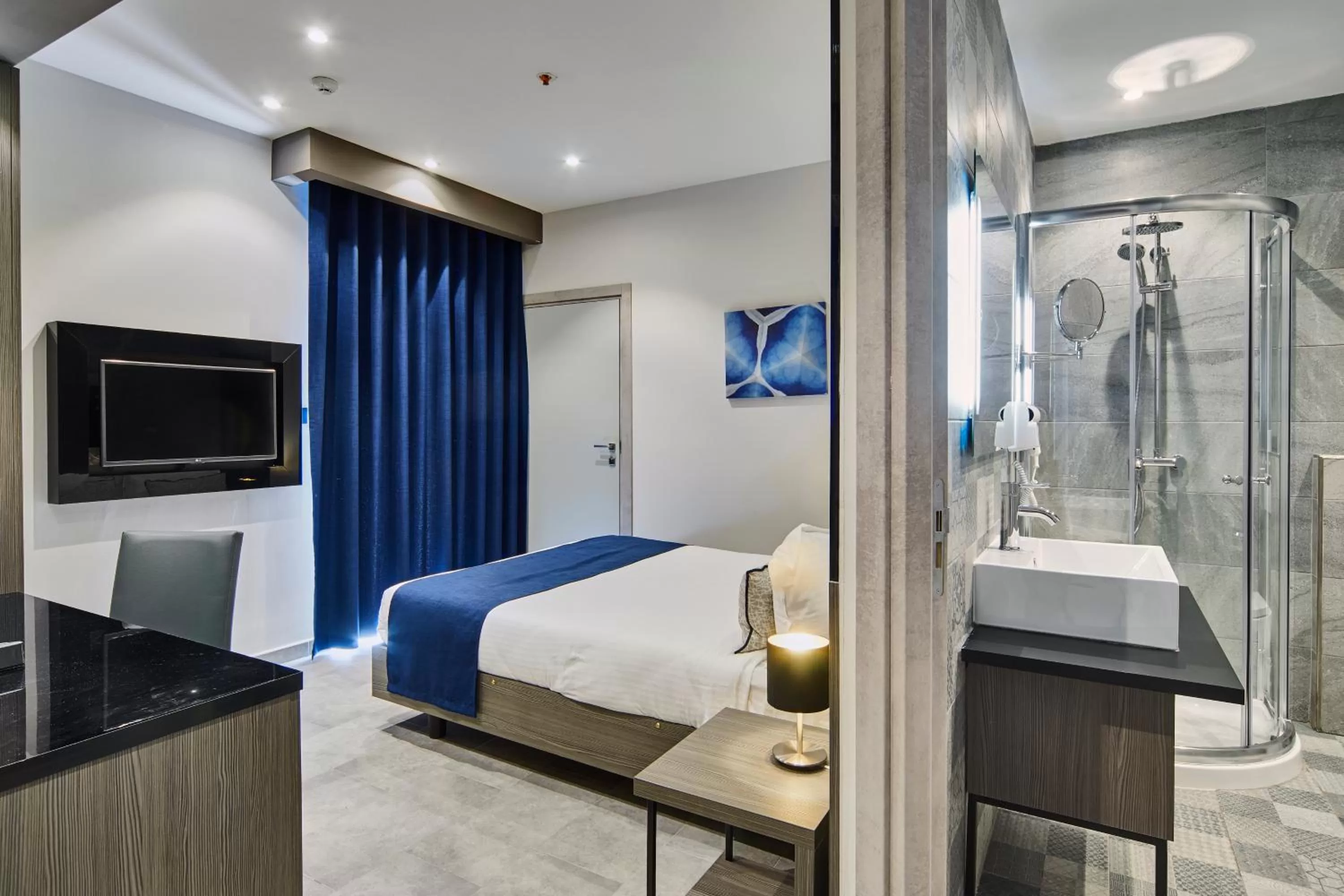 Bedroom, Bed in The District Hotel