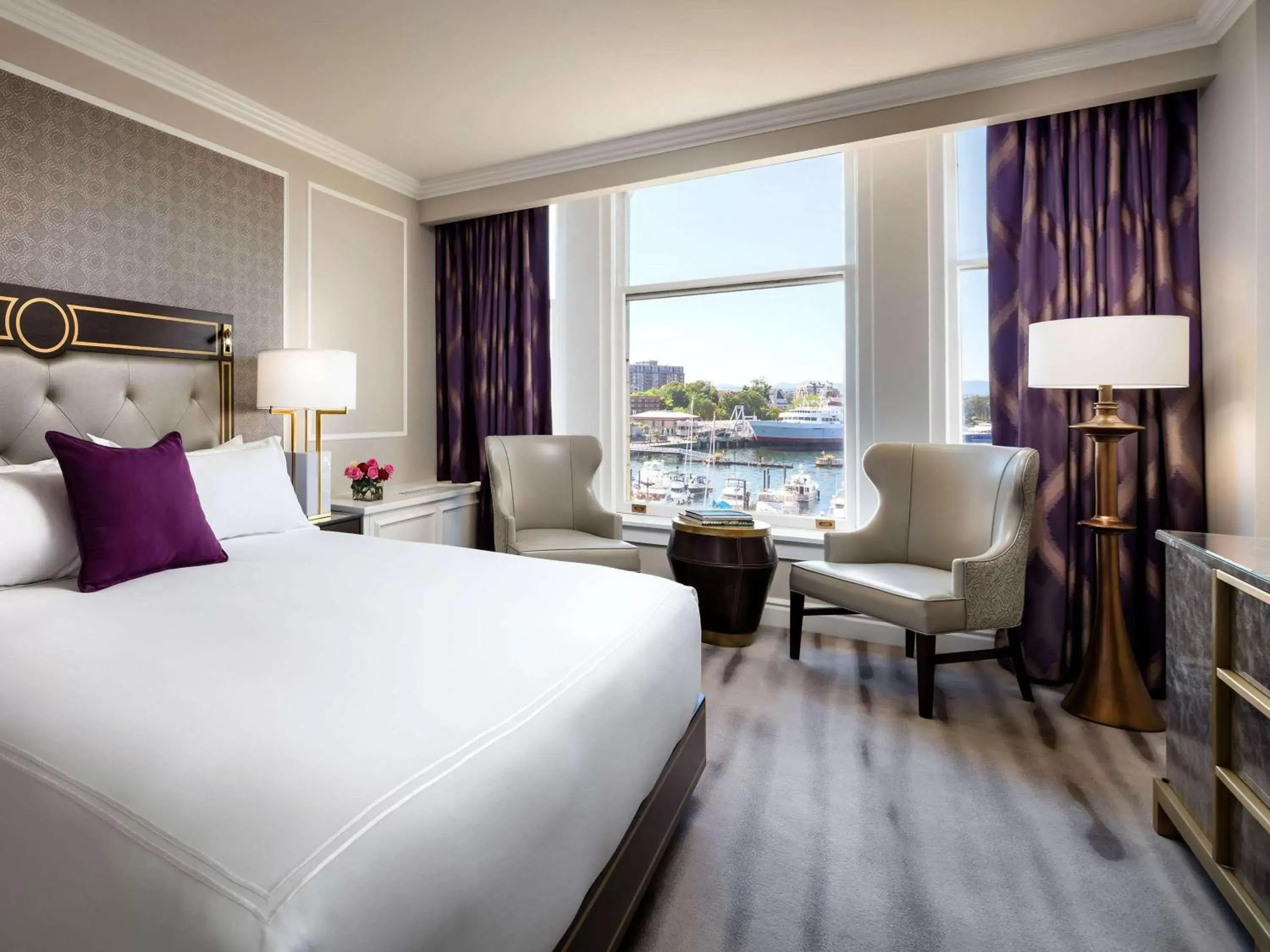 Bedroom in Fairmont Empress Hotel