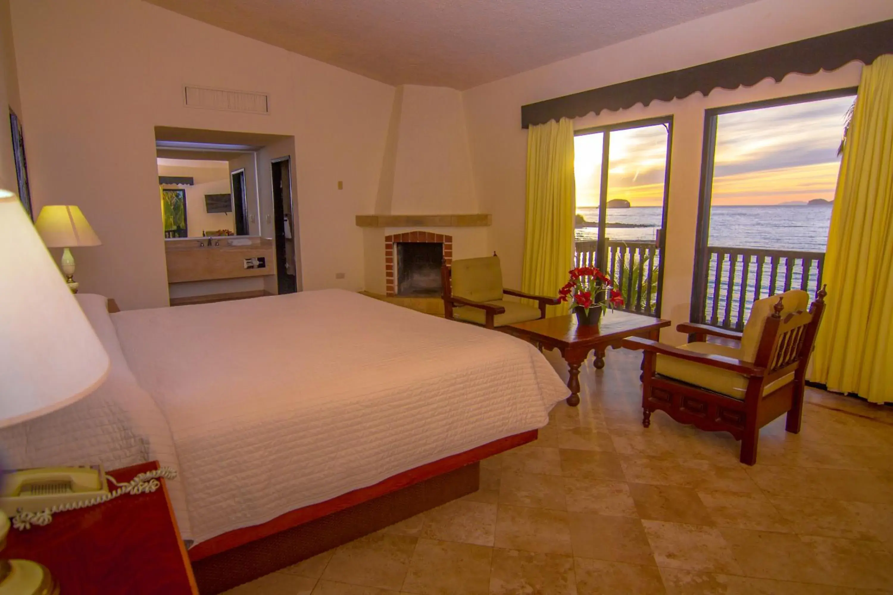 Photo of the whole room in Hotel Playa de Cortes