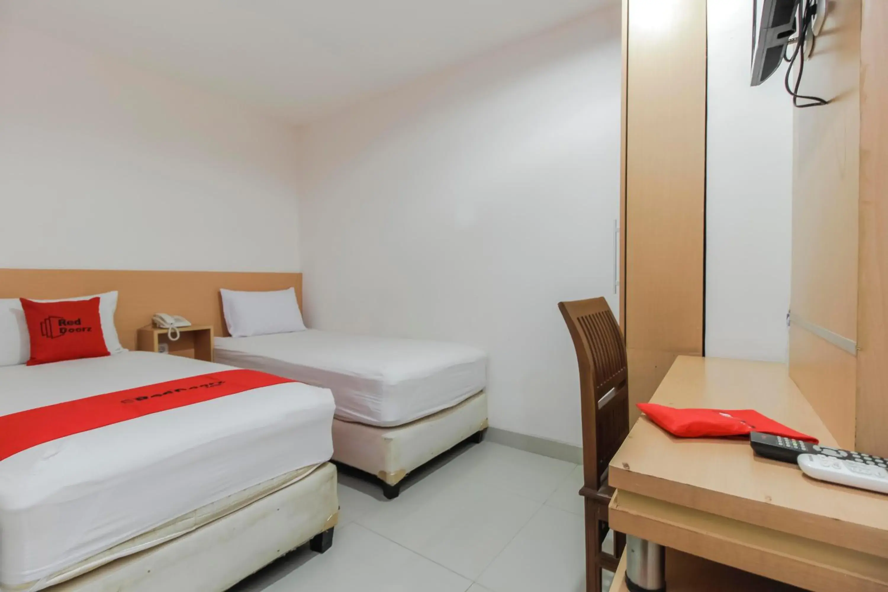 Bedroom, Bed in RedDoorz Plus near Galaxy Bekasi