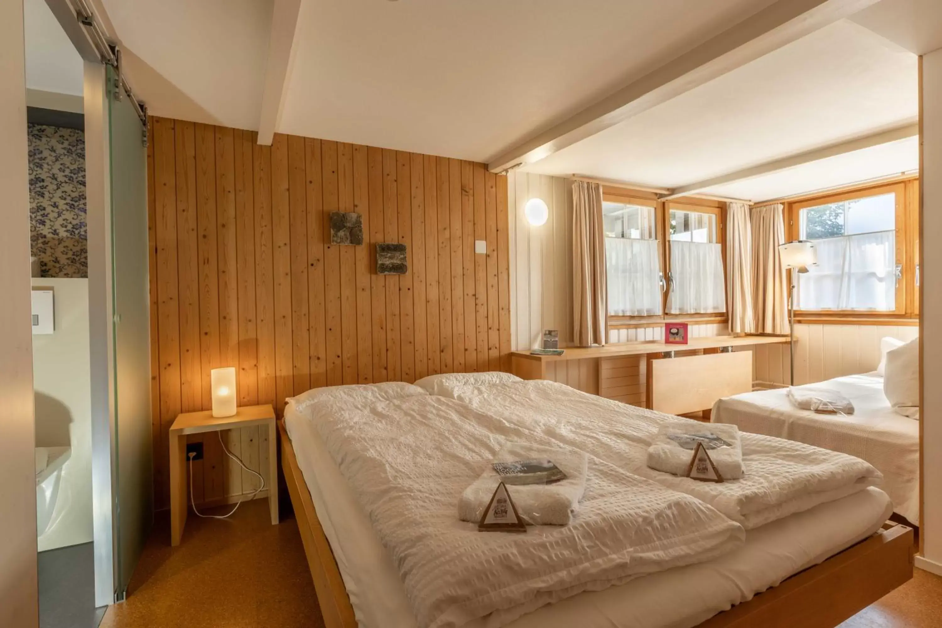 Photo of the whole room, Bed in Gasthaus Rössli