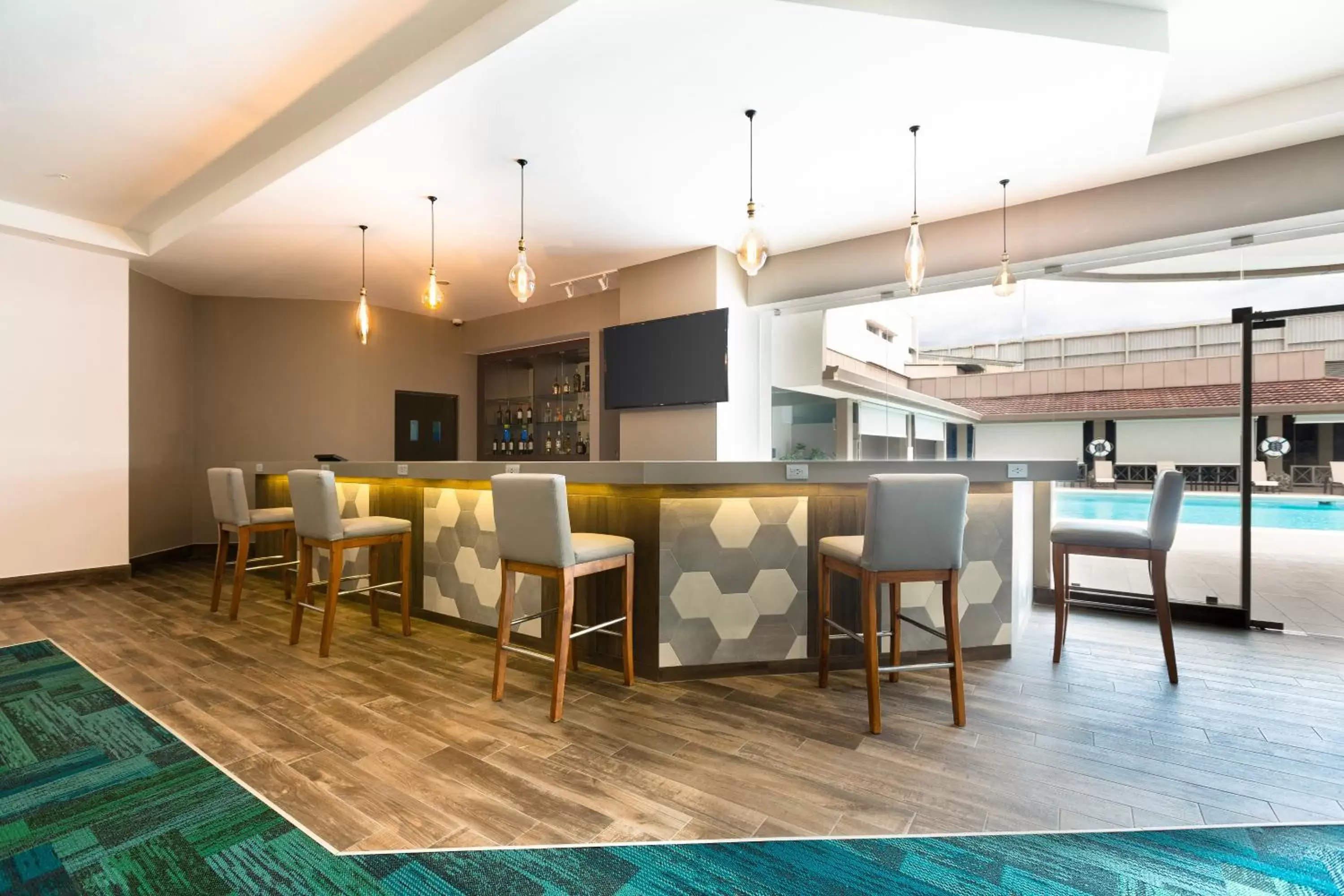 Lounge or bar, Lounge/Bar in Crowne Plaza San Jose La Sabana, an IHG Hotel