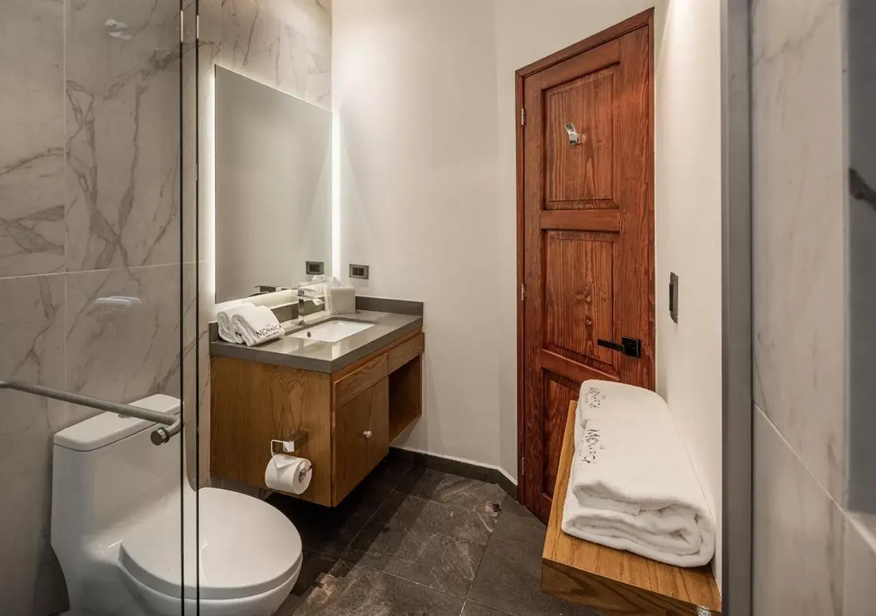 Bathroom in Hotel Casa Monarca
