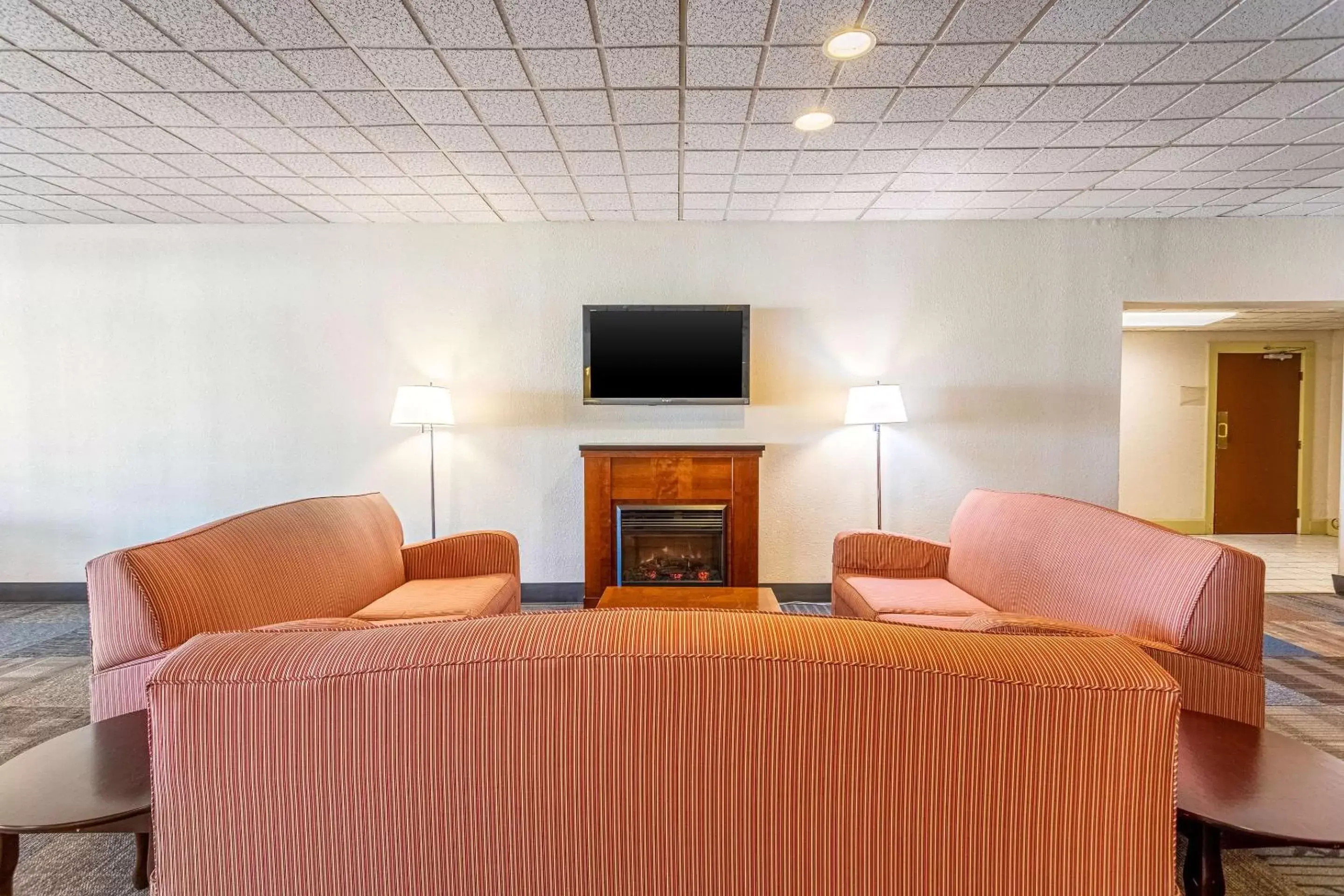 Lobby or reception, Seating Area in Econo Lodge Fredonia