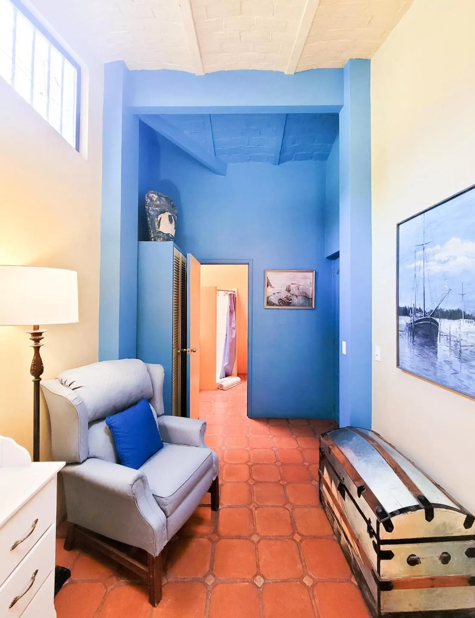 Shower, Seating Area in Estrellita's Bed & Breakfast