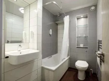 Shower, Bathroom in The Golden Acorn Wetherspoon