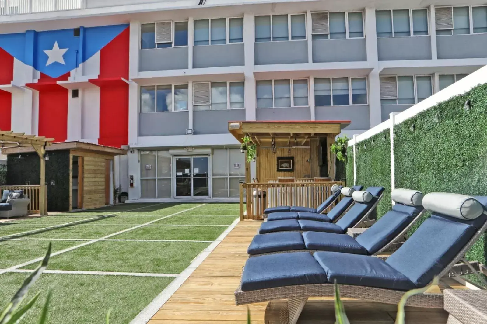 Balcony/Terrace, Swimming Pool in San Juan Airport Hotel