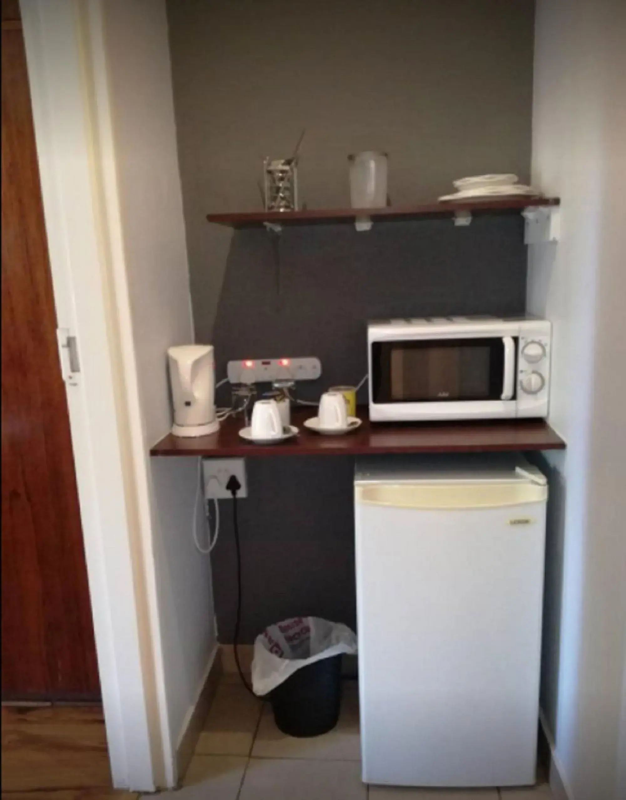 Coffee/tea facilities, Kitchen/Kitchenette in 21 On Coetzee Guest House