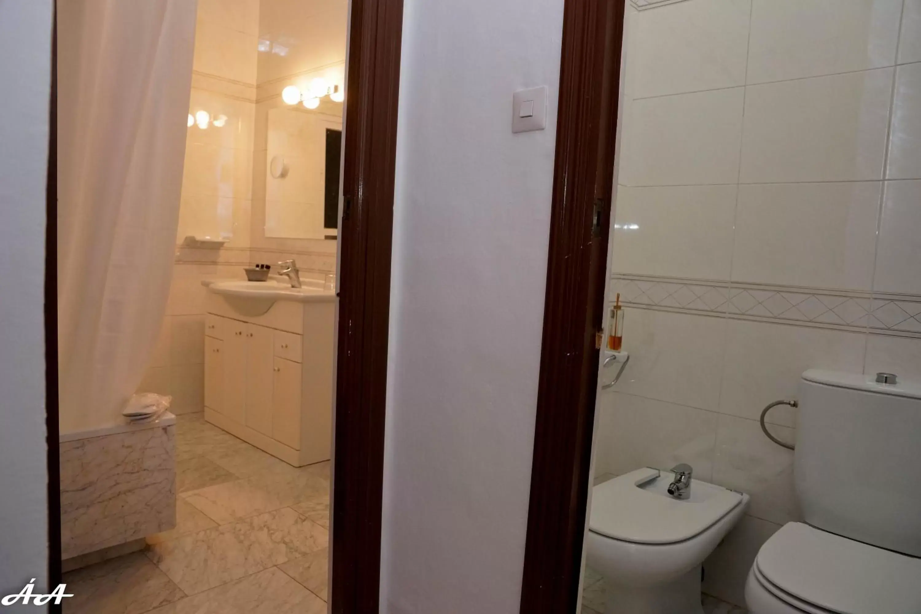 Photo of the whole room, Bathroom in Fuentepiedra Casa Rural Categoría Superior