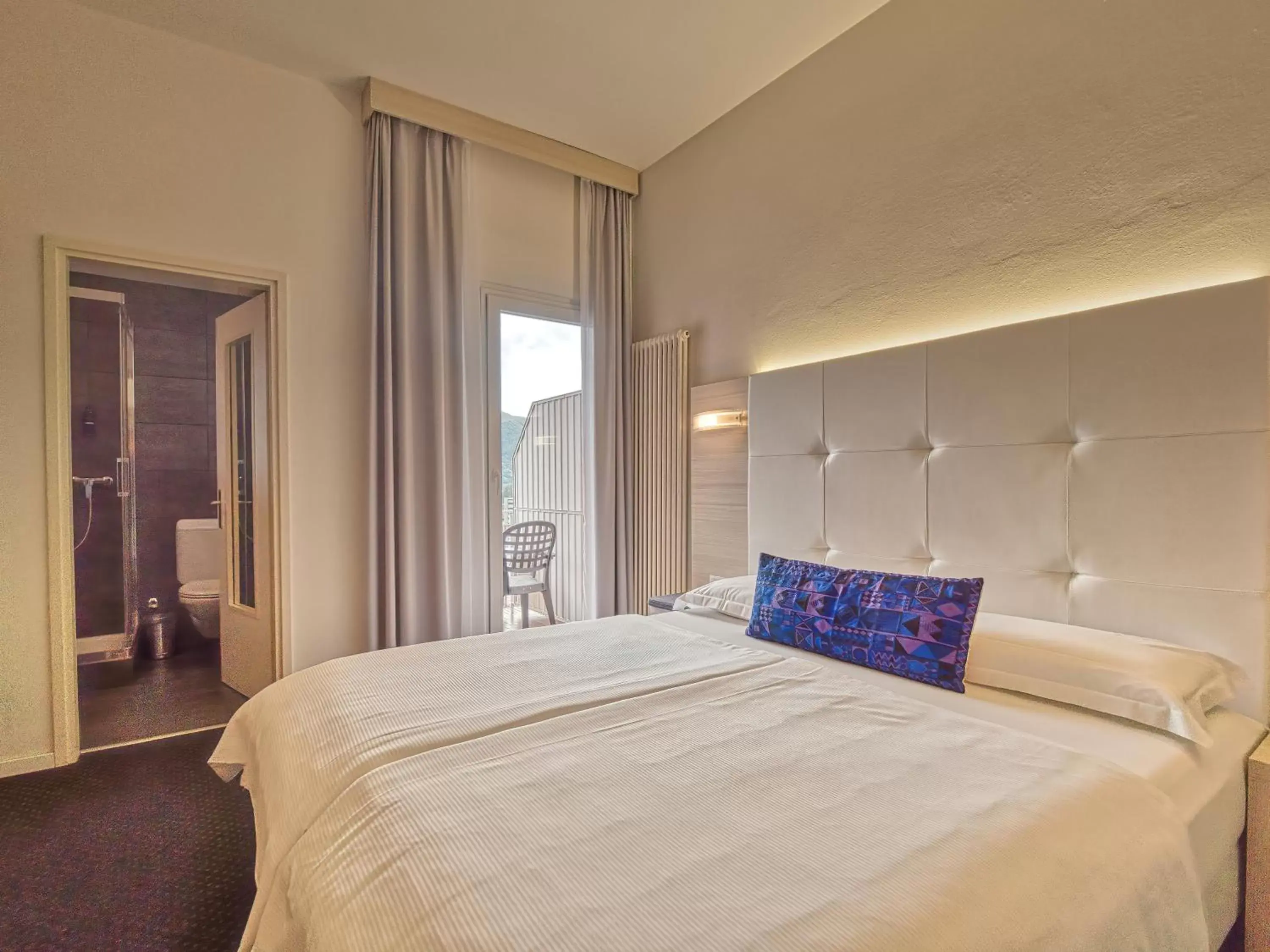 Bed in @ Home Hotel Locarno