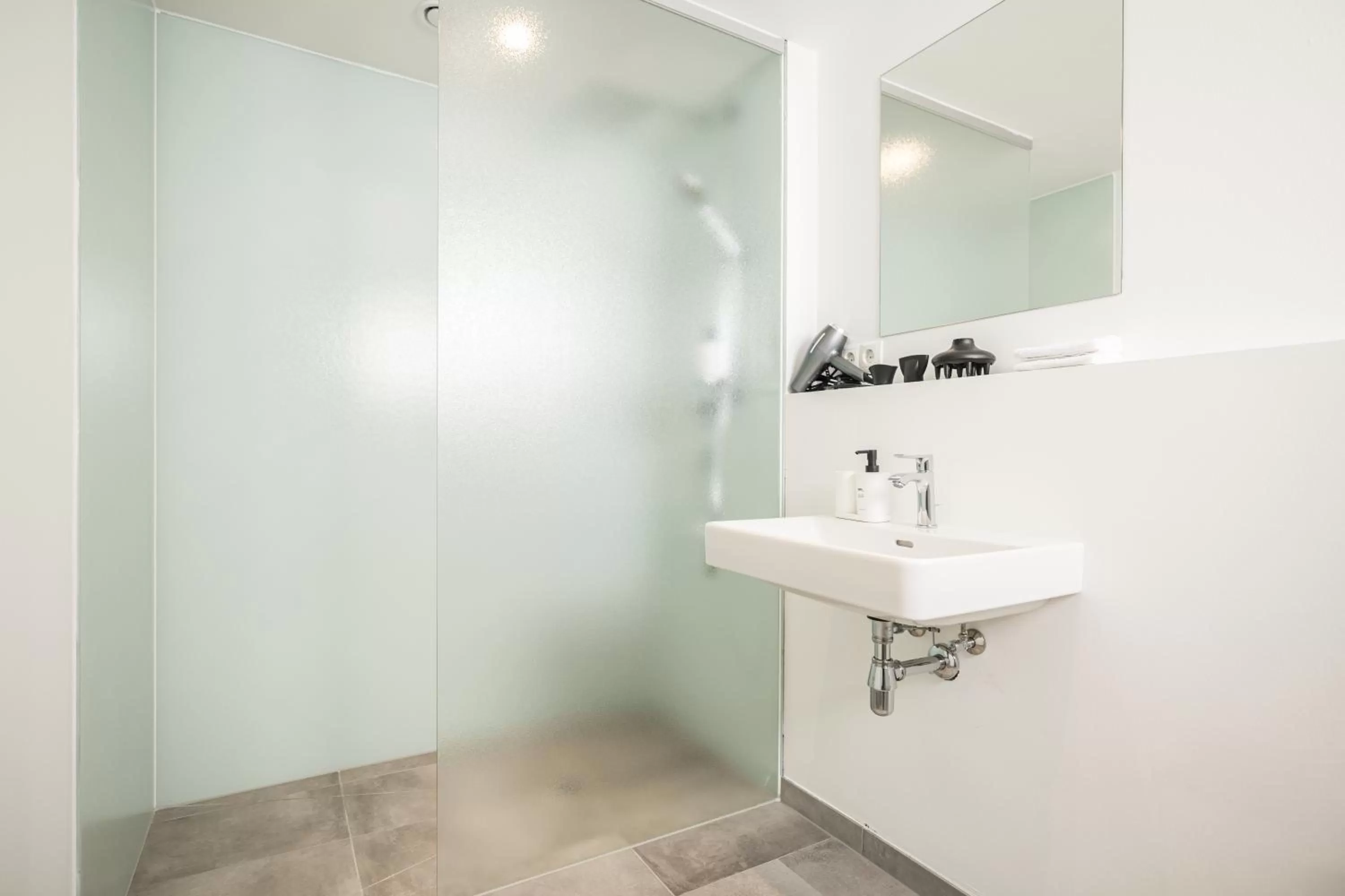 Shower in Max Studios