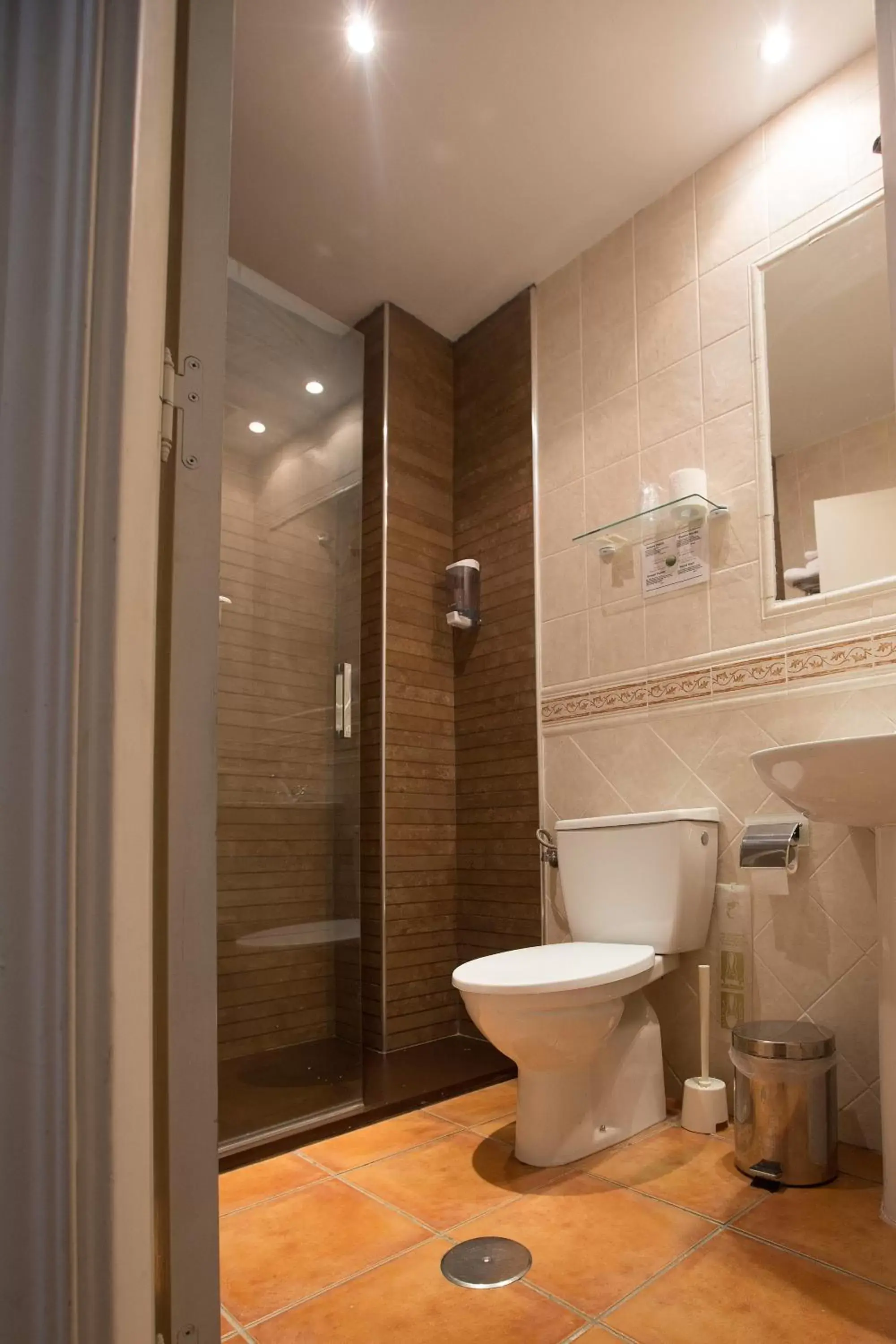 Shower, Bathroom in Hotel La Encomienda