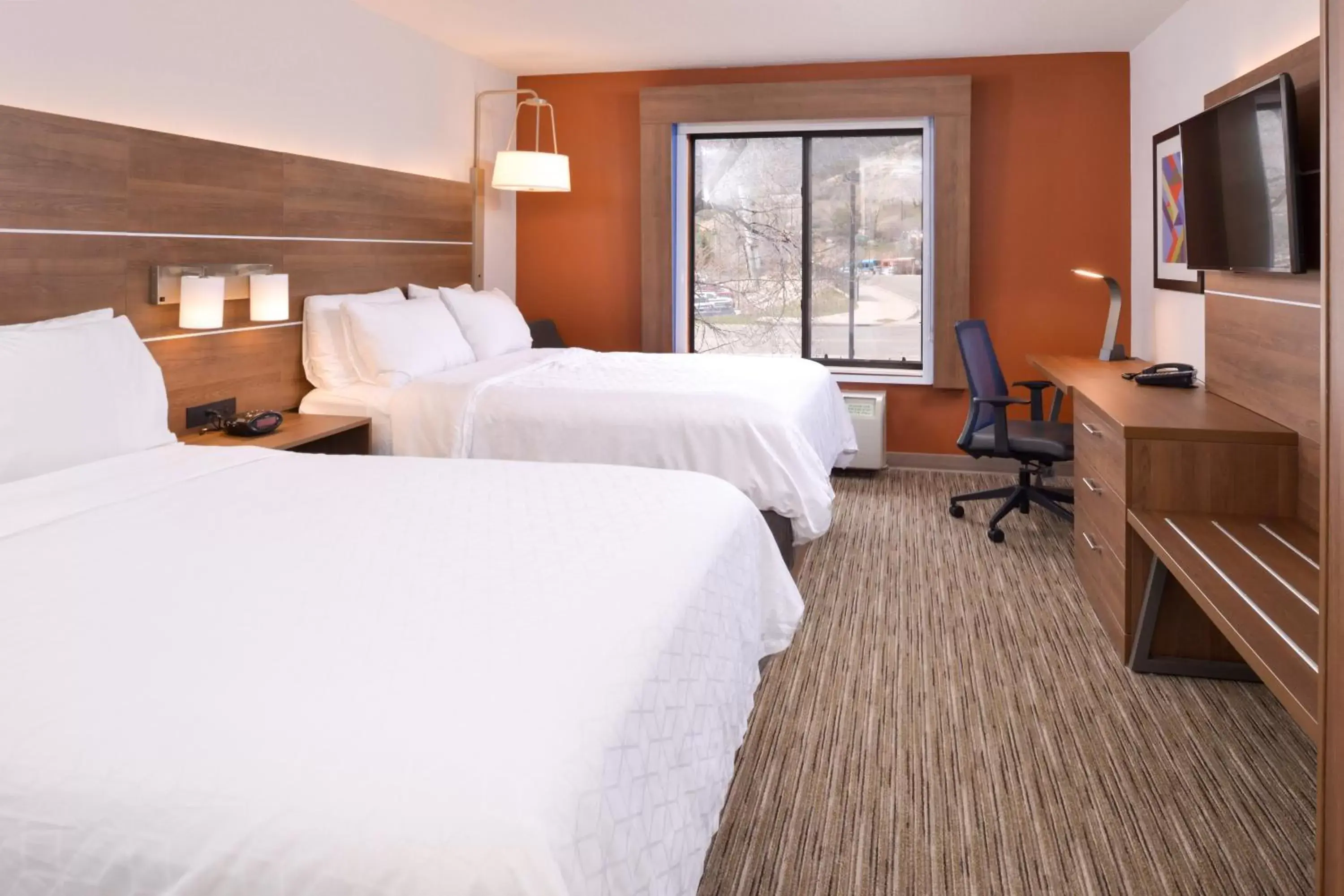 Photo of the whole room, Bed in Holiday Inn Express Glenwood Springs Aspen Area, an IHG Hotel