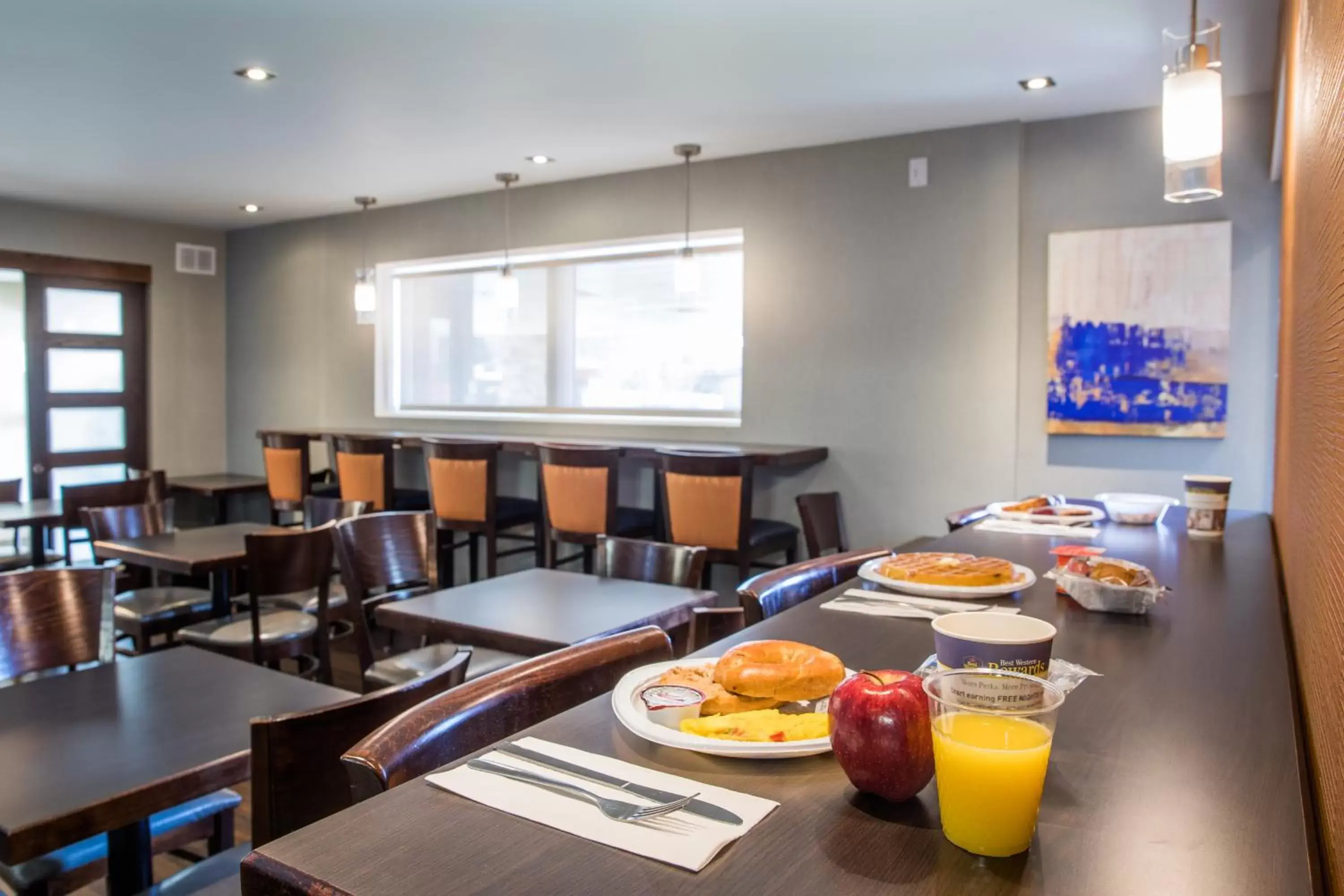 Continental breakfast, Restaurant/Places to Eat in Best Western Plus Mont-Laurier