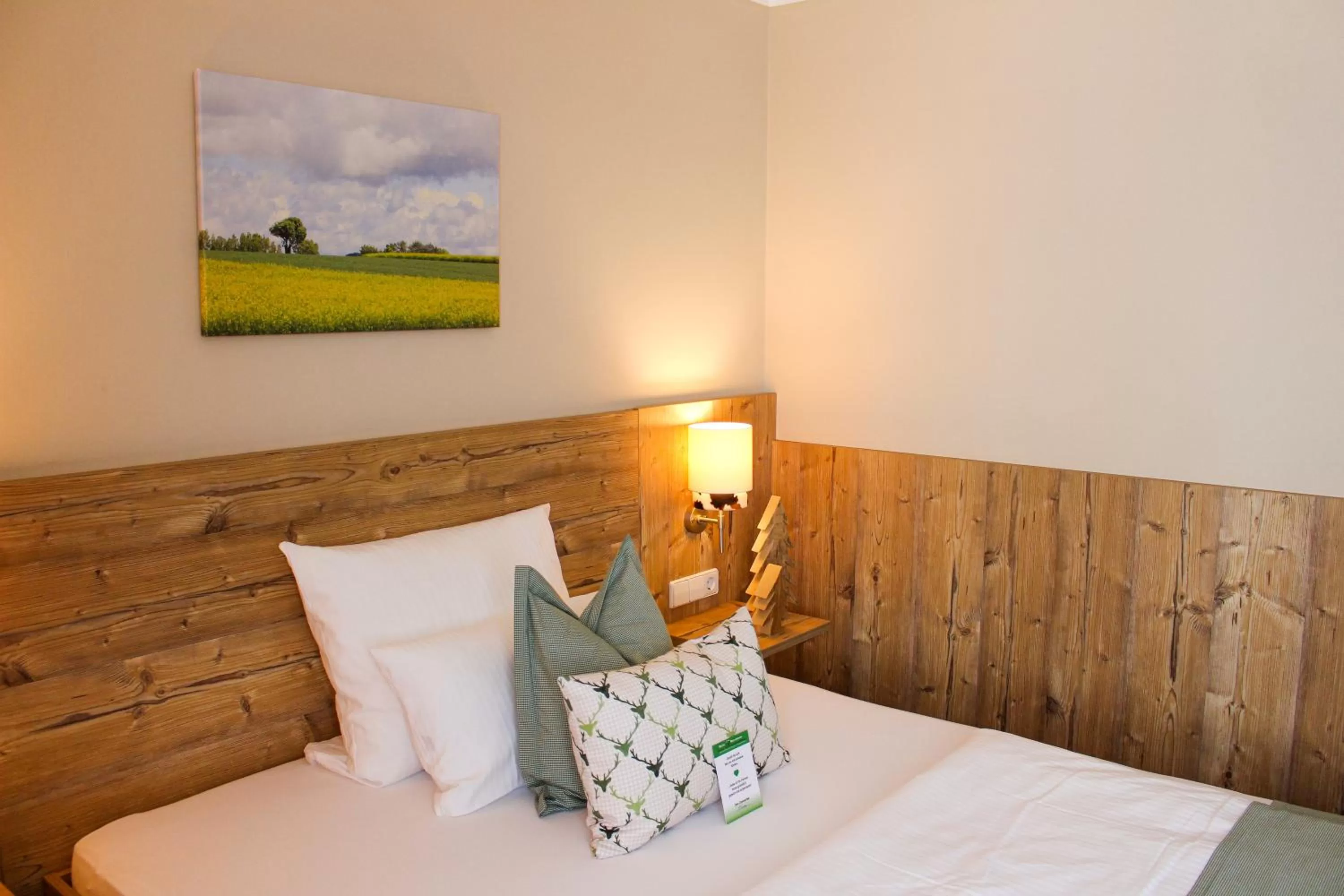 Bed in Hotel & Restaurant Zum Reussenstein