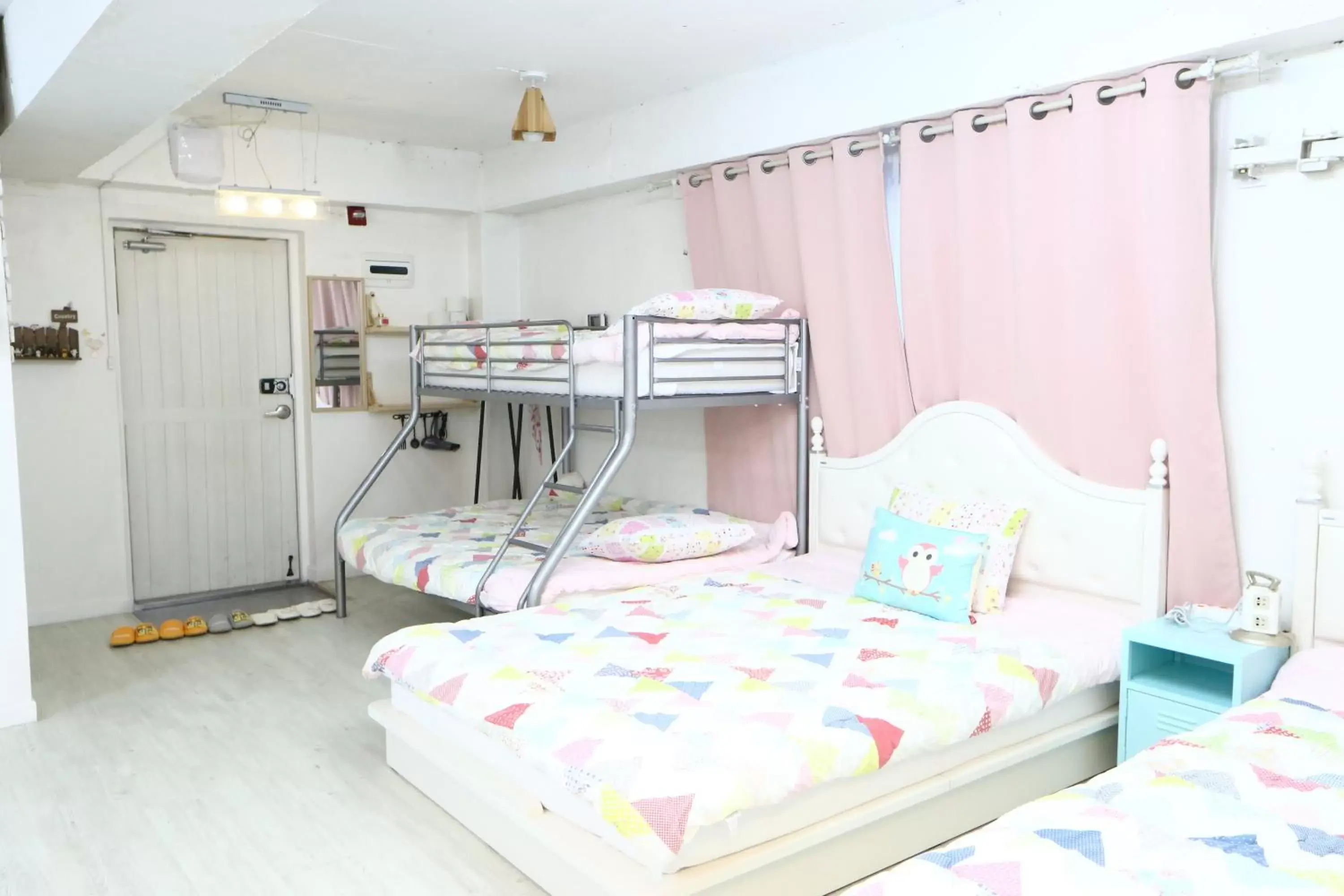 Bedroom, Bunk Bed in Residence Unicorn