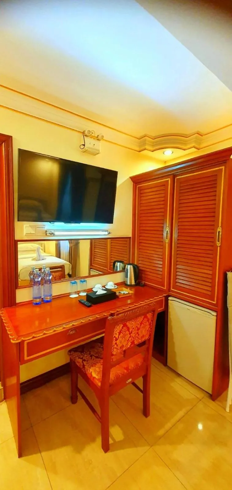 wardrobe in Union Square Hotel