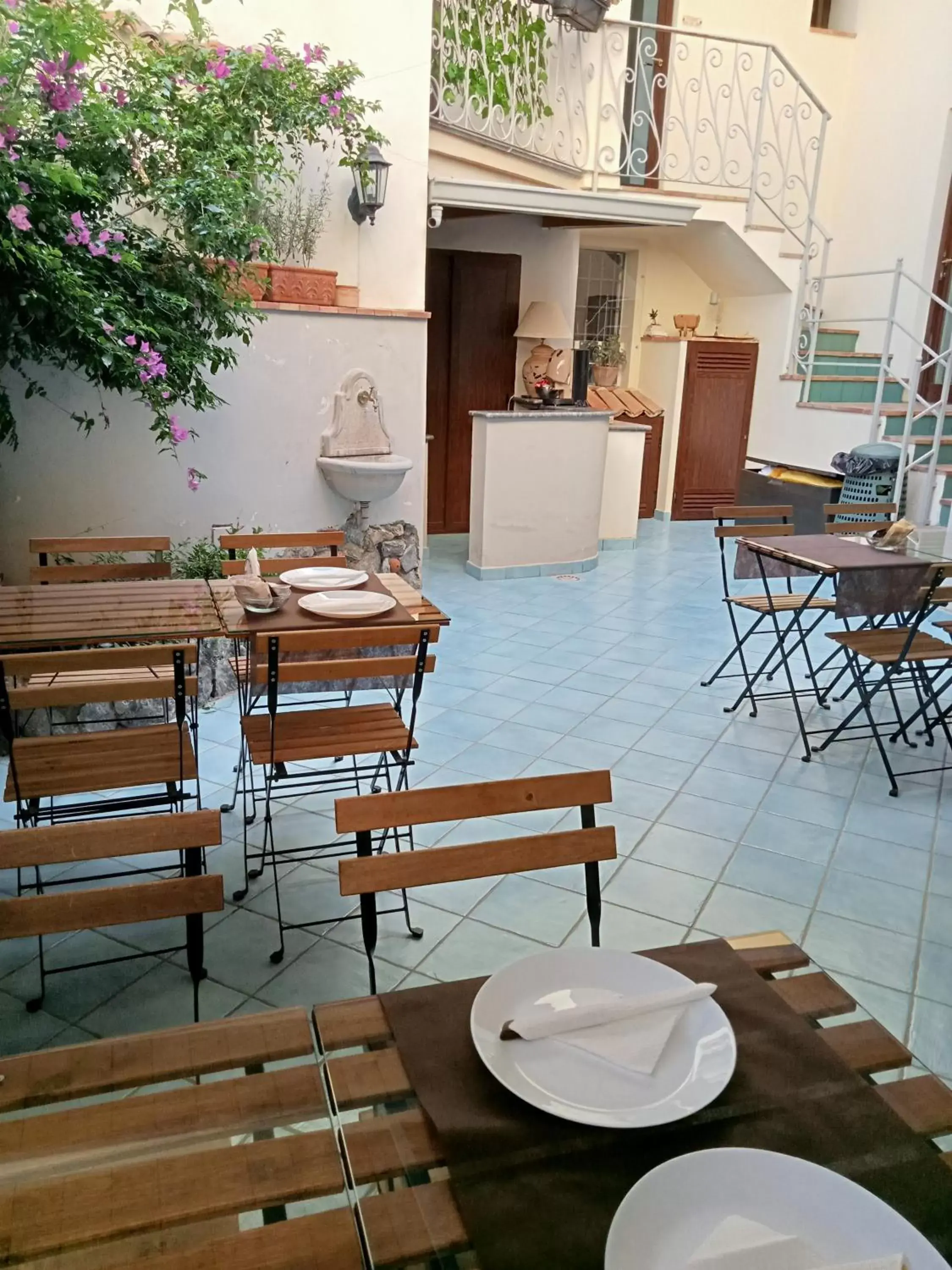 Restaurant/Places to Eat in Borgo 800