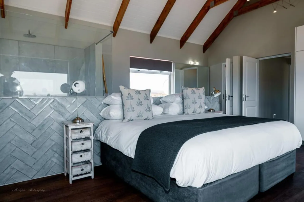 Bed in Blue Bay Lodge