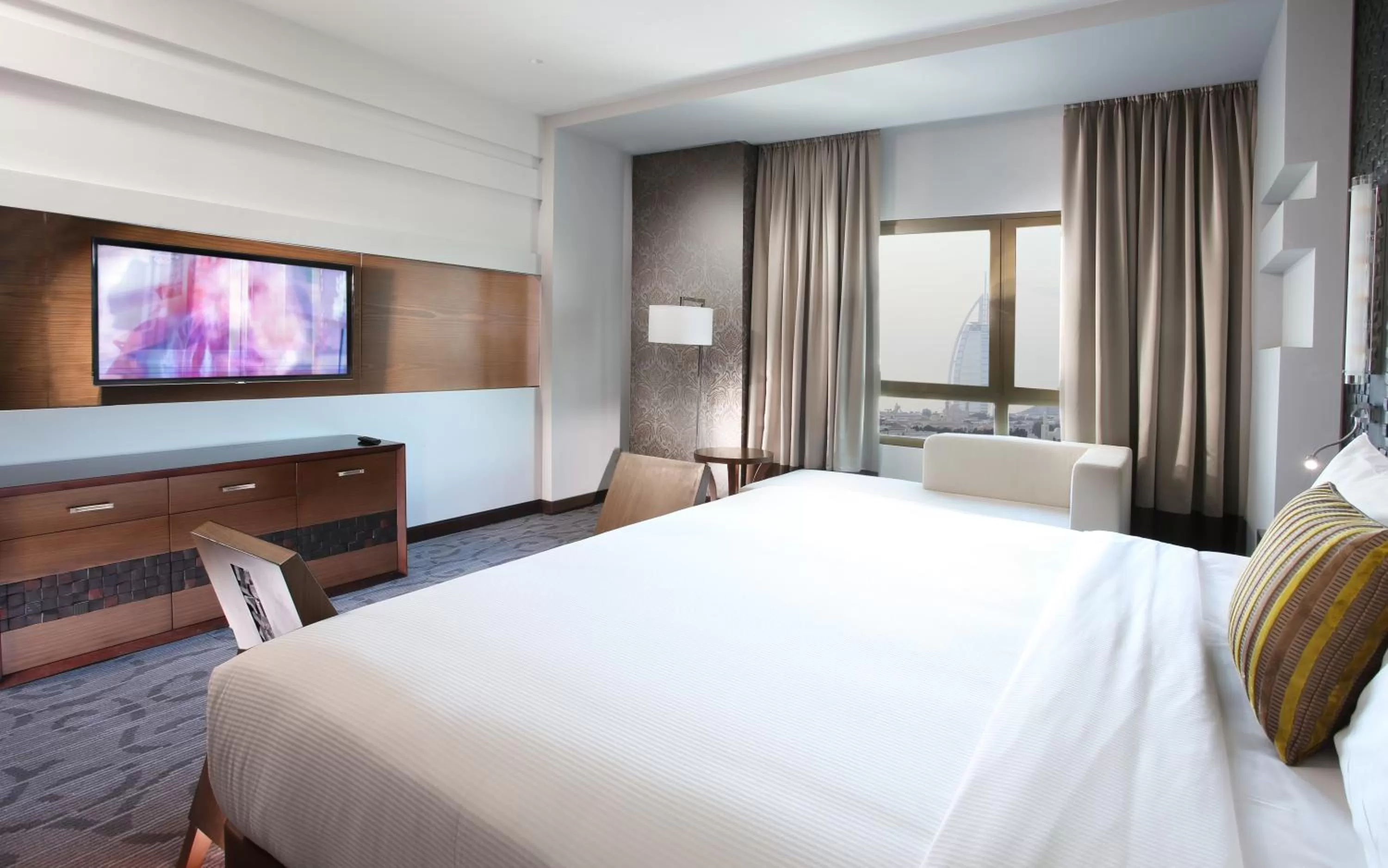 Bed in Metropolitan Hotel Dubai