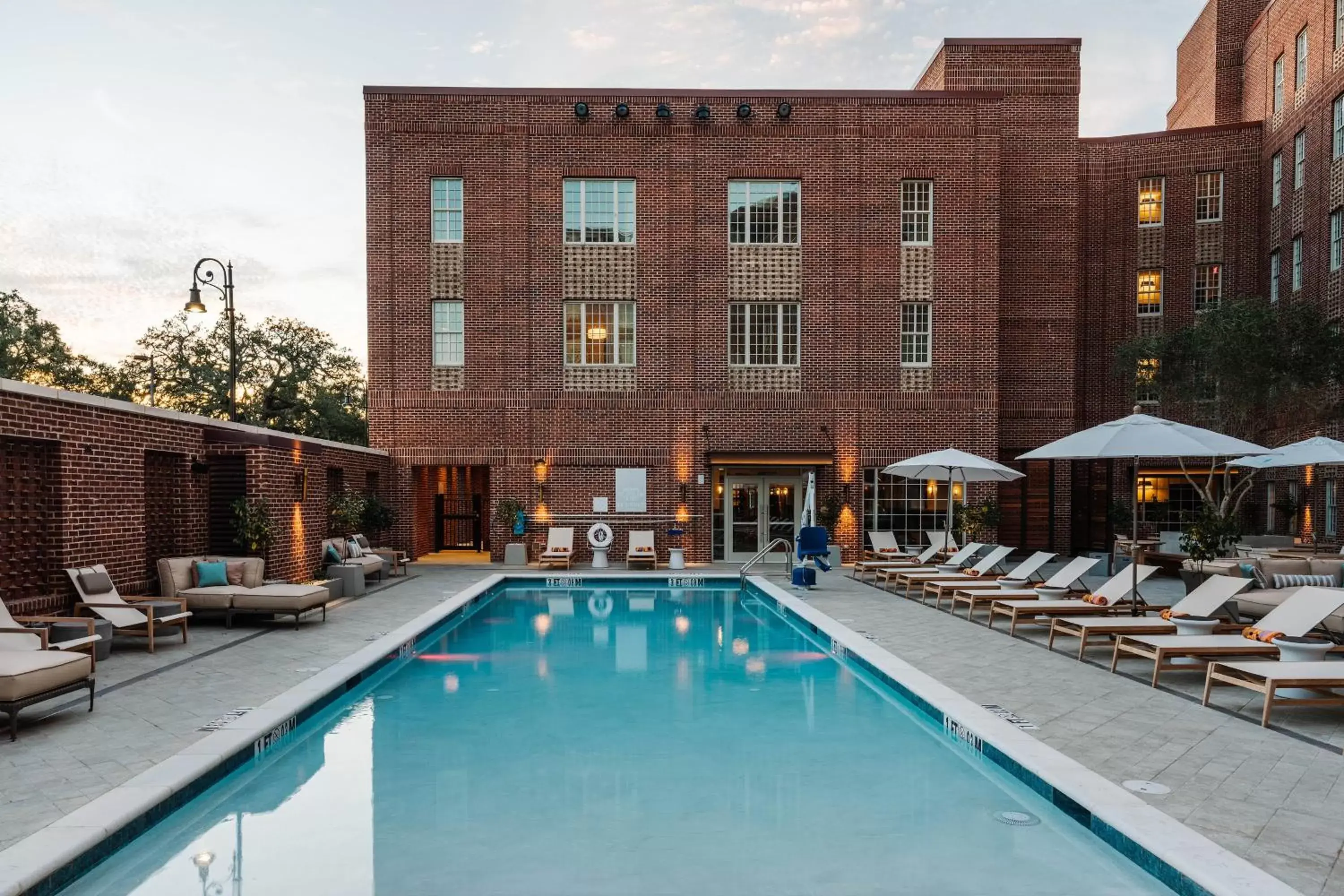 Swimming pool, Property Building in The Alida, Savannah, a Tribute Portfolio Hotel