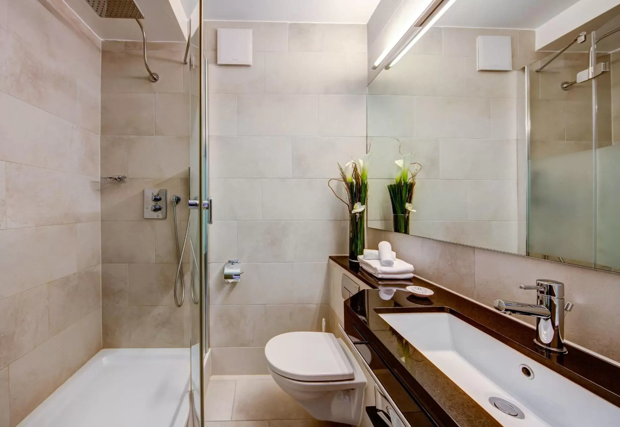 Shower, Bathroom in Best Western Premier Hotel Beaulac