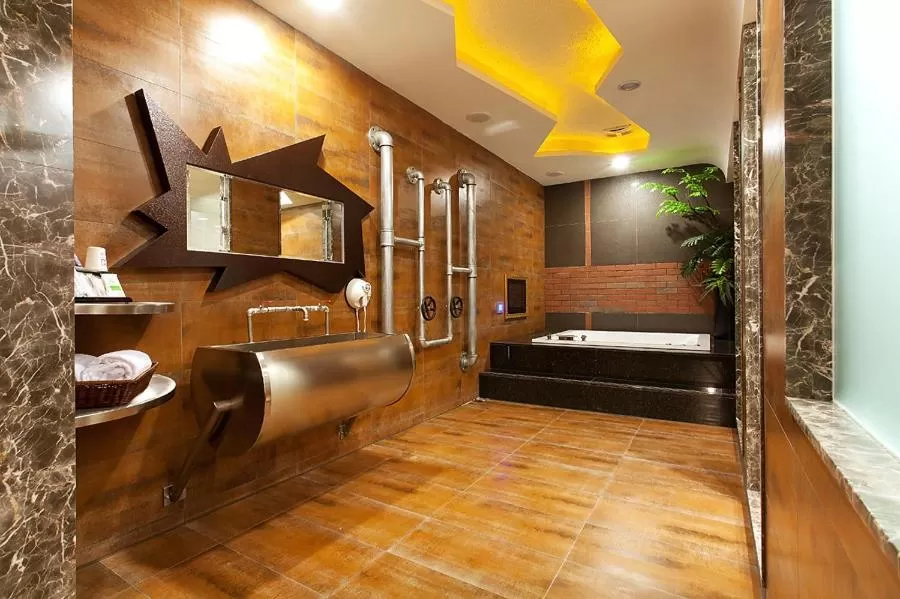 Bathroom in Discovery Motel - Yanping