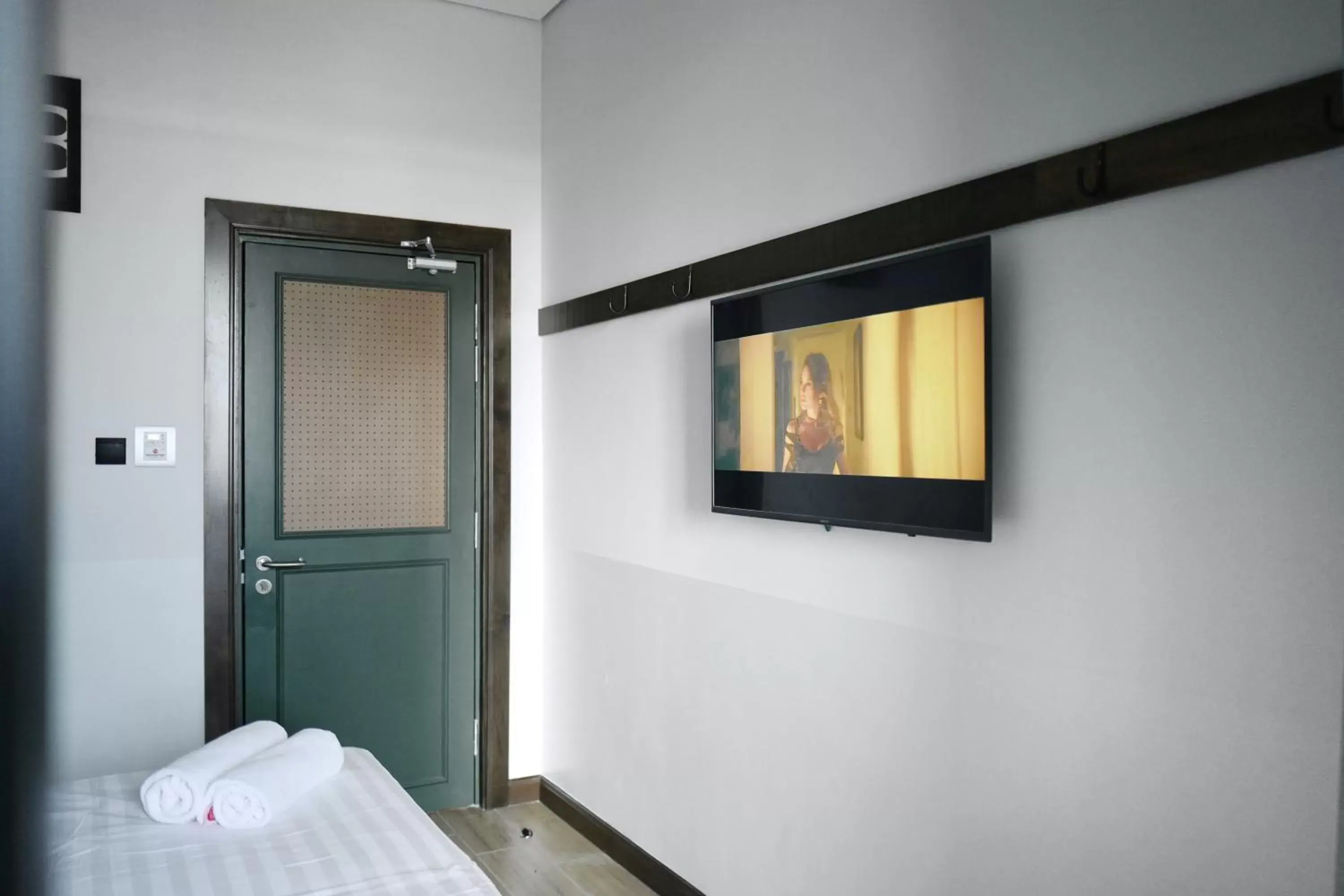 Bedroom, TV/Entertainment Center in Tune Hotel KLIA-KLIA2, Airport Transit Hotel