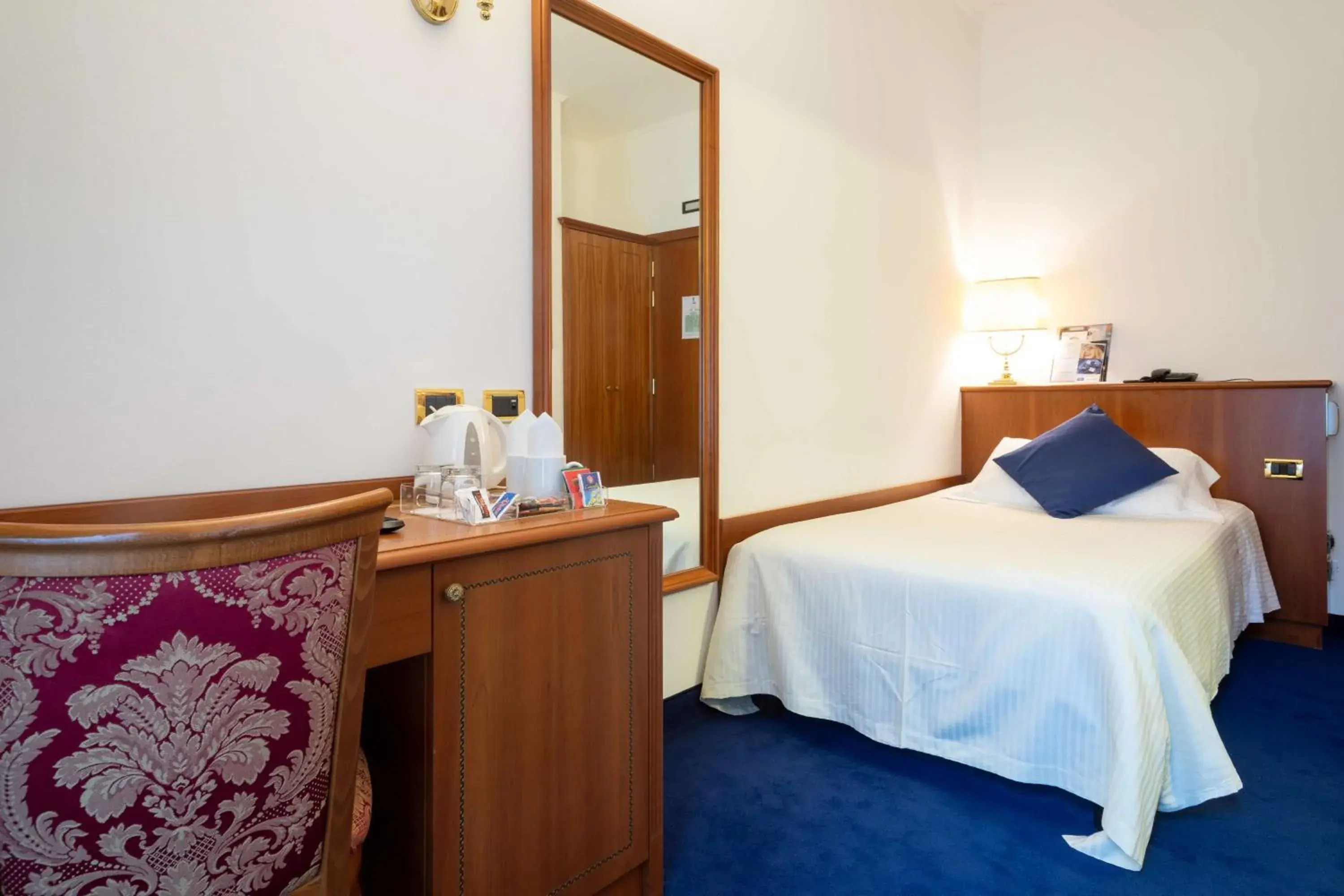 Photo of the whole room, Bed in Hotel Cappello D'Oro, BW Signature Collection Photo of the whole room, Bed in Hotel Cappello D'Oro, BW Signature Collection