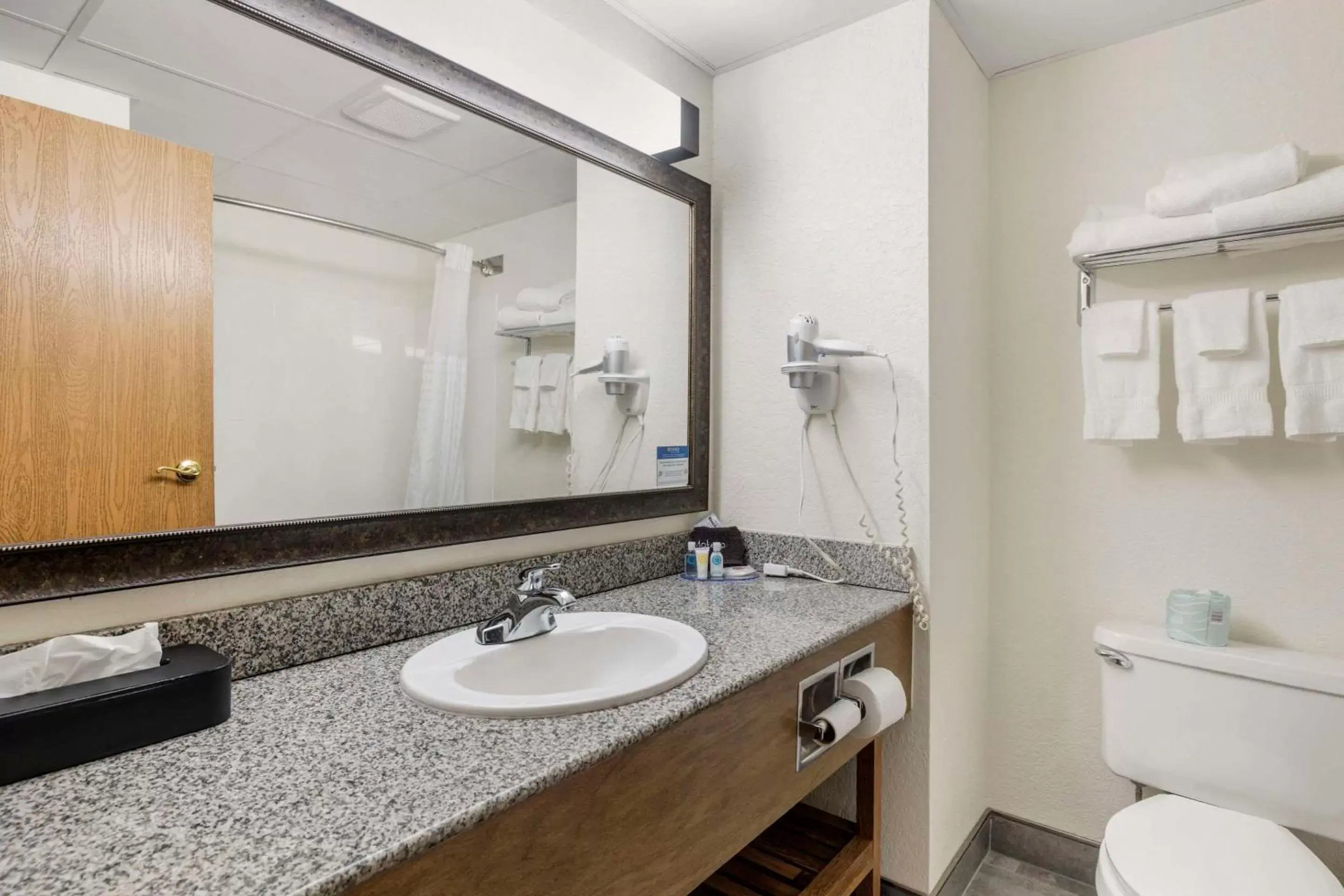 Bedroom, Bathroom in Comfort Inn & Suites Mt Rushmore