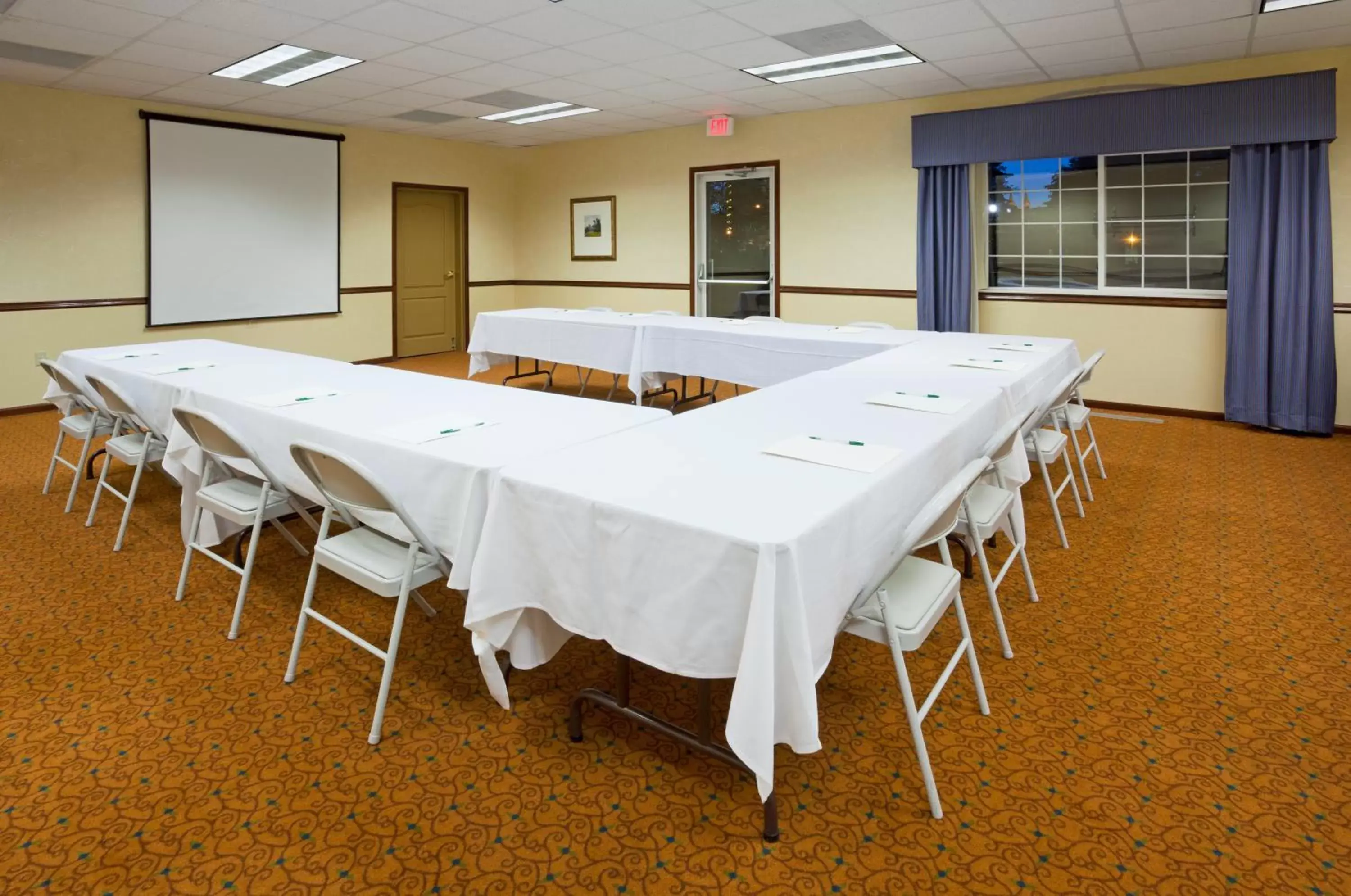 Business facilities in Country Inn & Suites by Radisson, Sioux Falls, SD