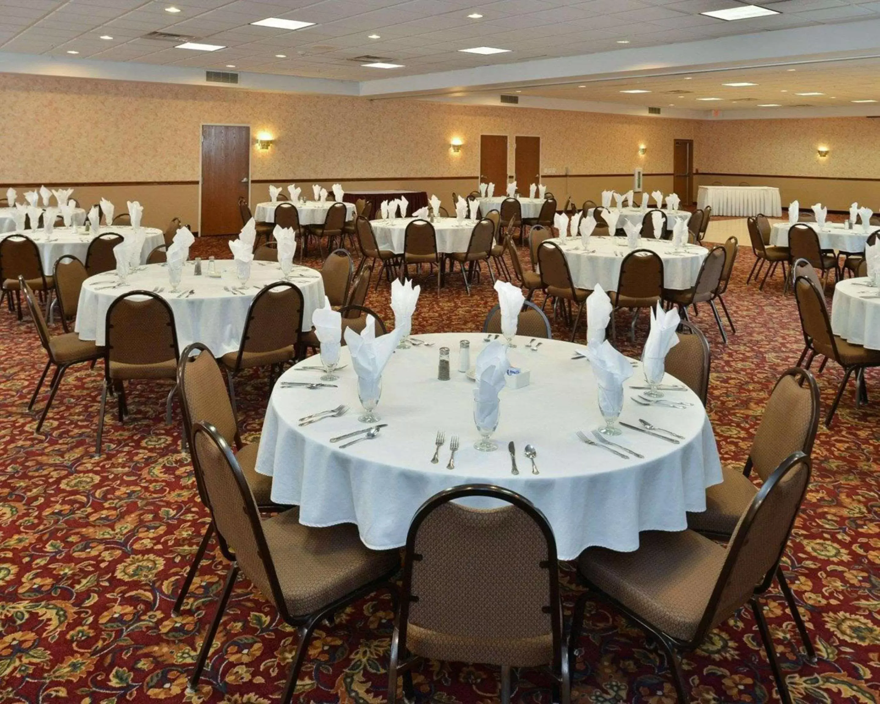 On site, Banquet Facilities in Quality Inn & Suites Fort Madison near Hwy 61