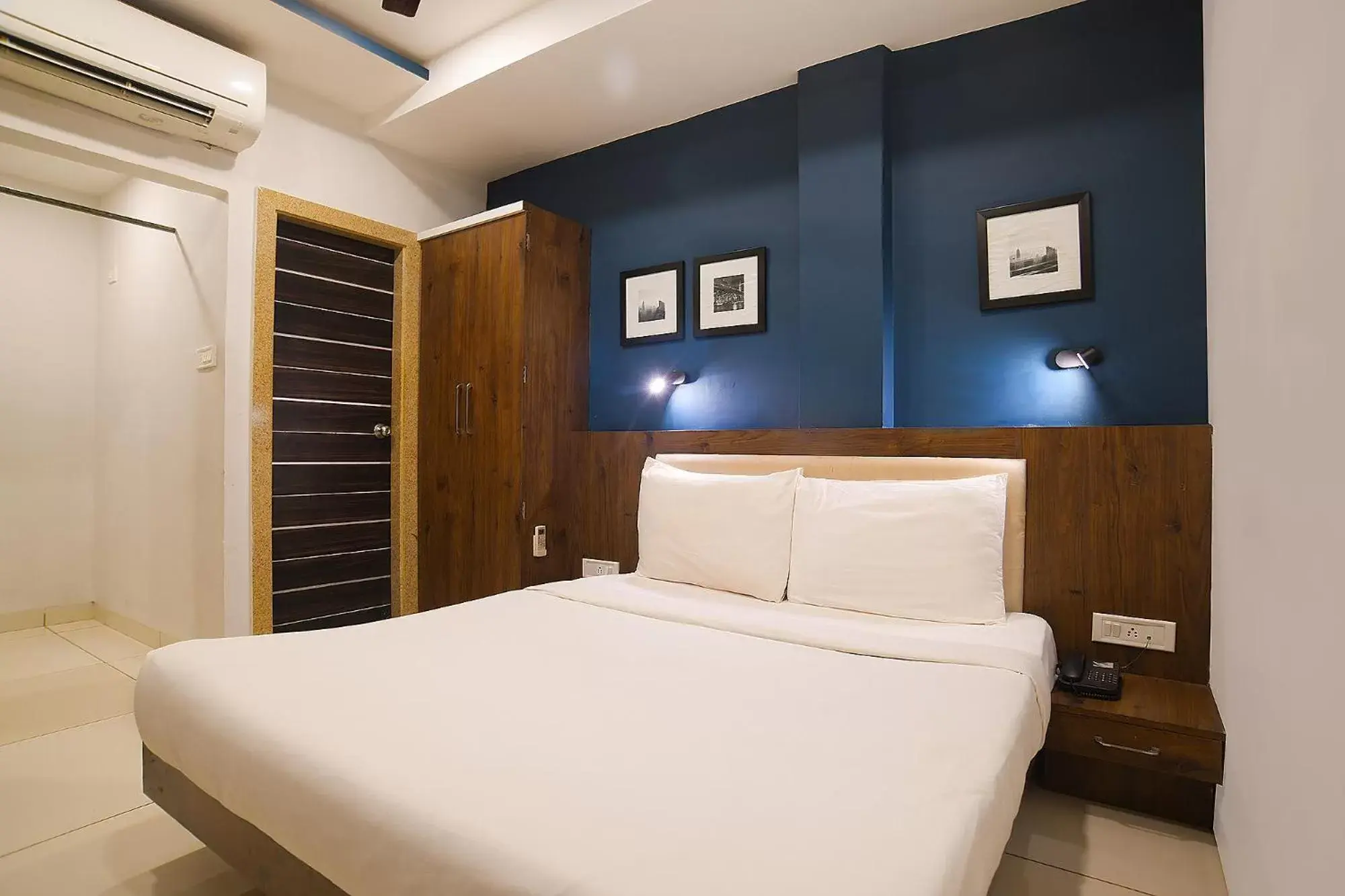 Bed in FabHotel Shree Ram Palace