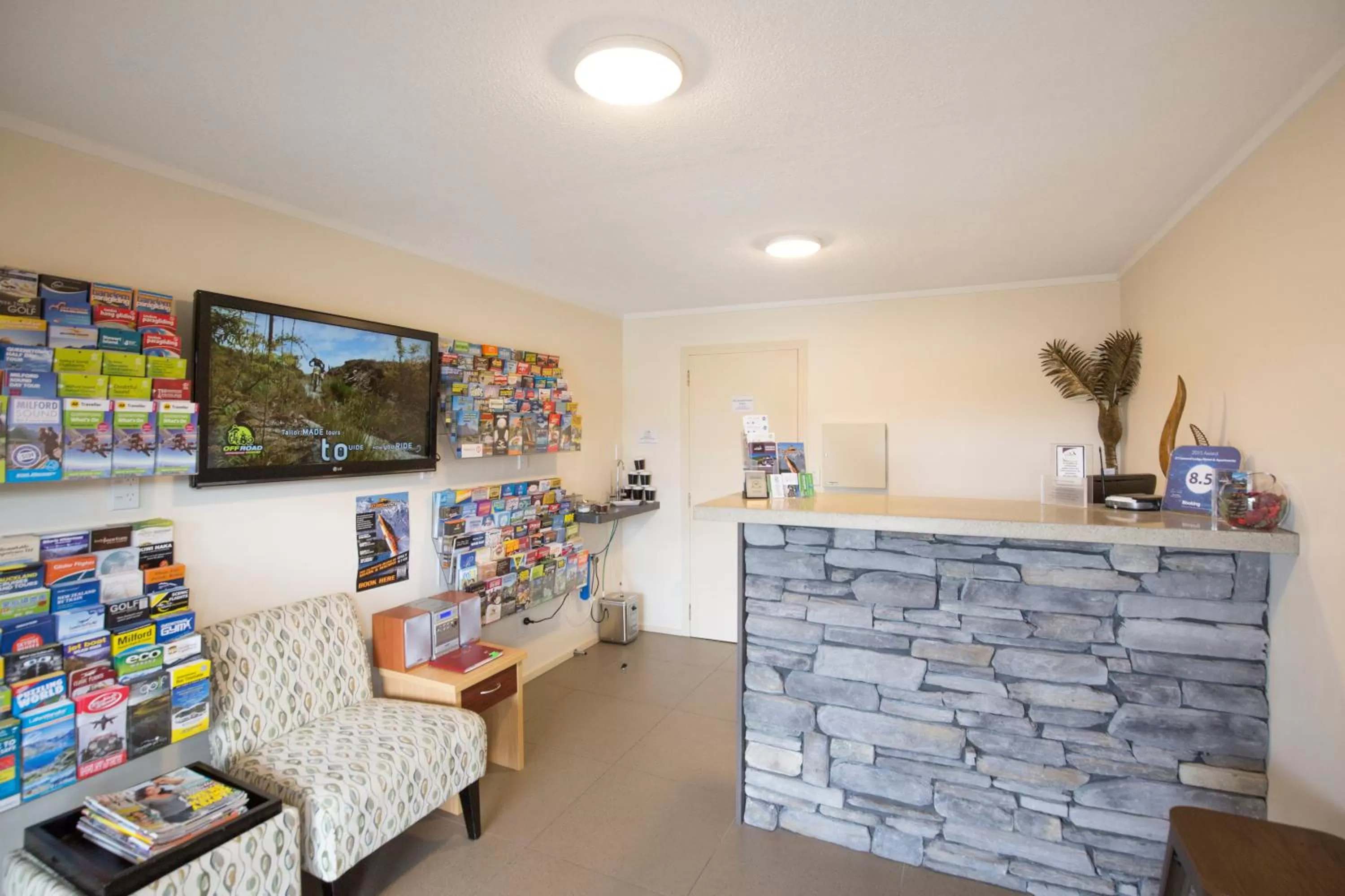 Facade/entrance in Lomond Lodge Motel & Apartments