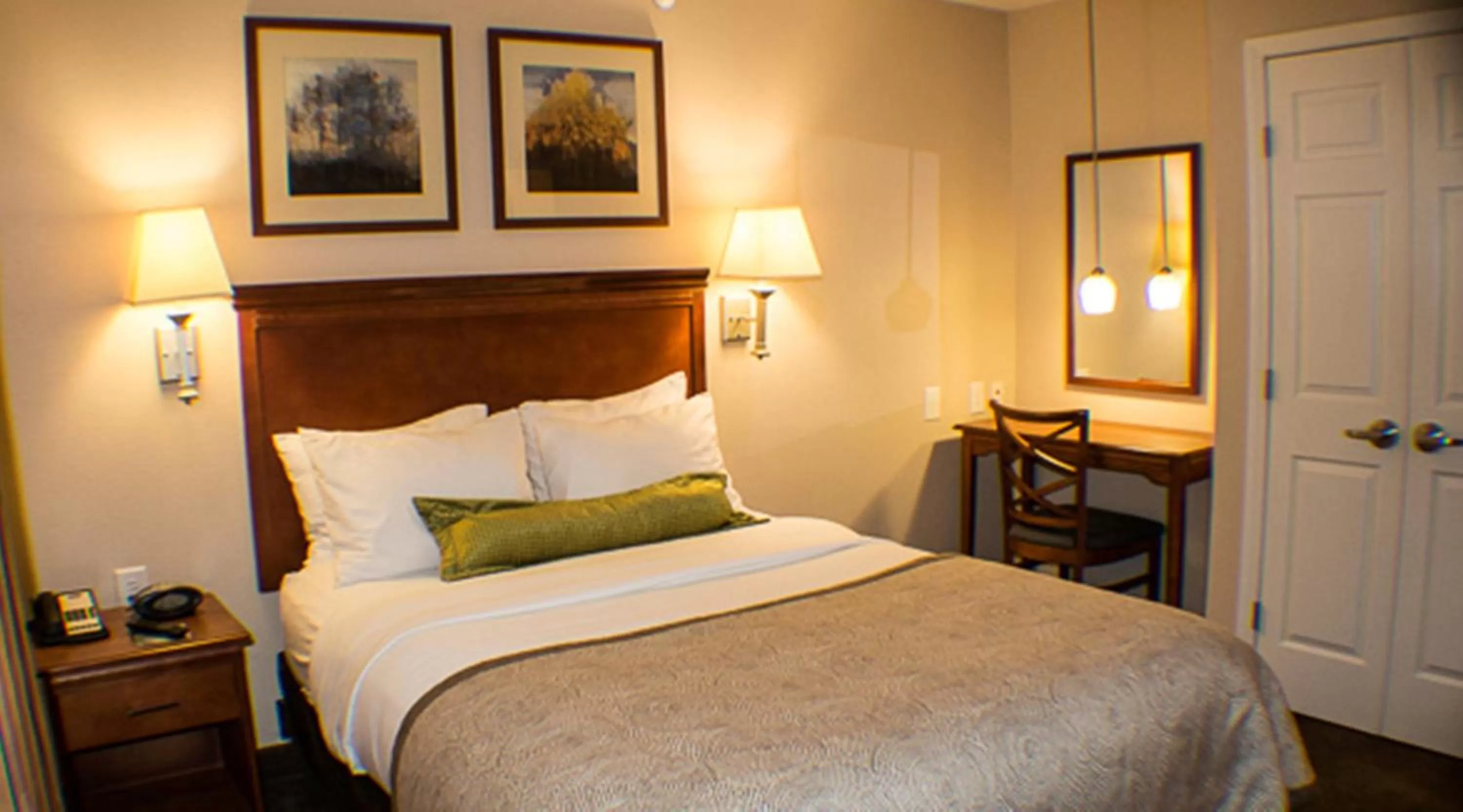 Photo of the whole room, Bed in Candlewood Suites Jacksonville by IHG