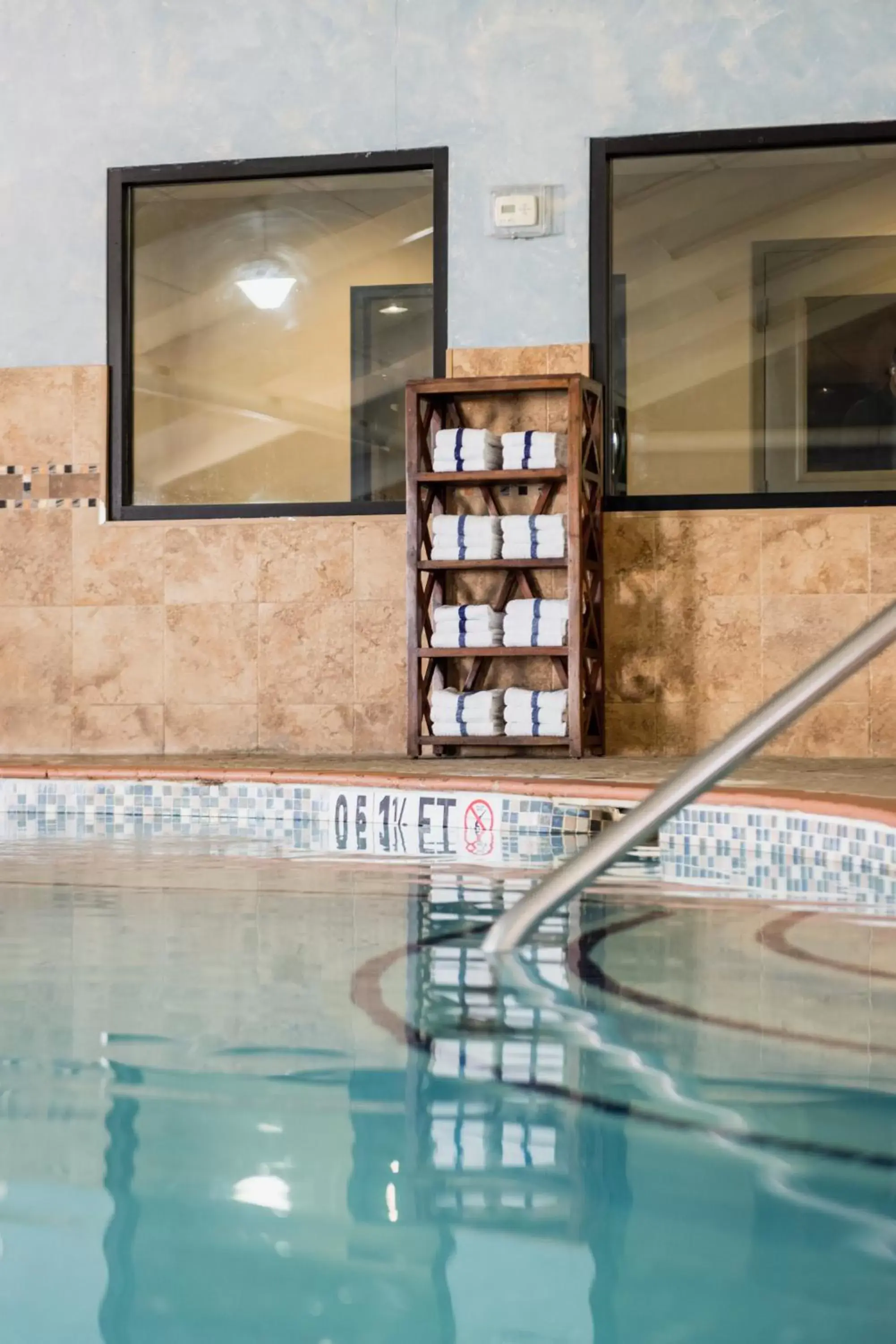 Swimming Pool in Holiday Inn South Plainfield-Piscataway, an IHG Hotel