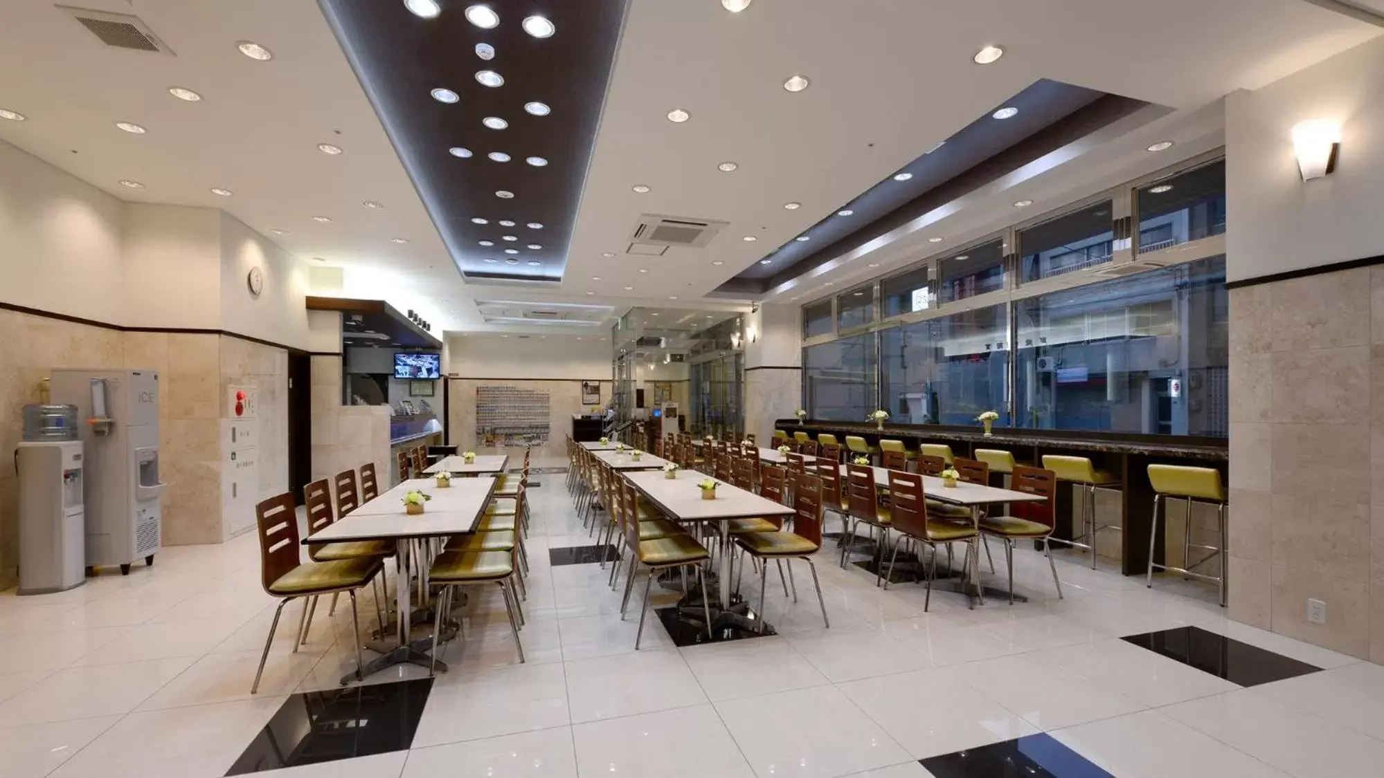 Lobby or reception, Restaurant/Places to Eat in Toyoko Inn JR Kobe eki Kita guchi