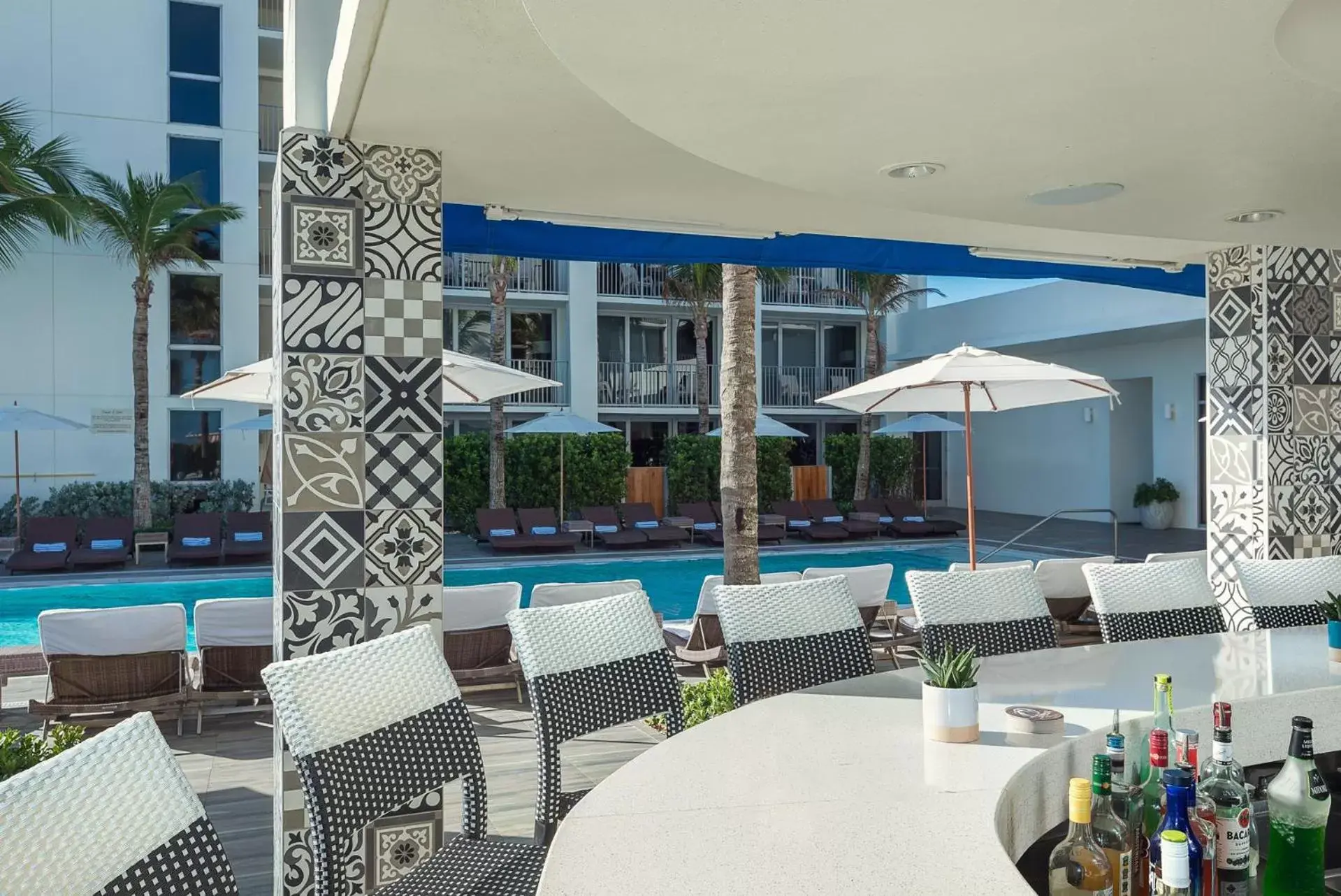 Restaurant/places to eat, Swimming Pool in Costa d'Este Beach Resort & Spa