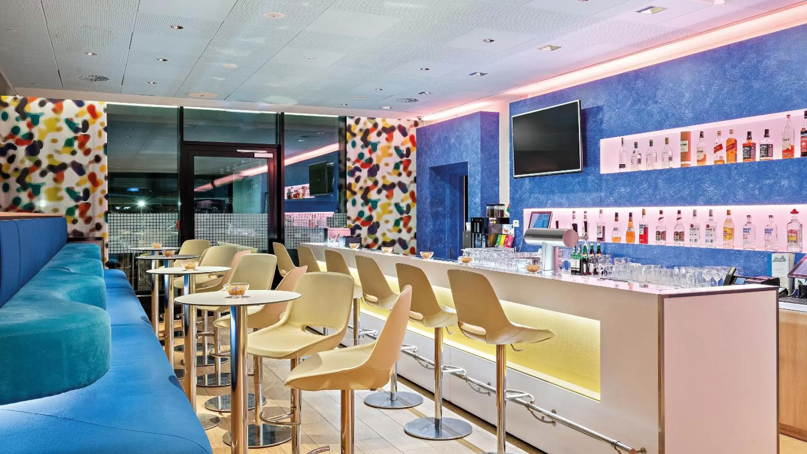 Lounge or bar in Styles Hotel Friedrichshafen Lounge or bar in Styles Hotel Friedrichshafen