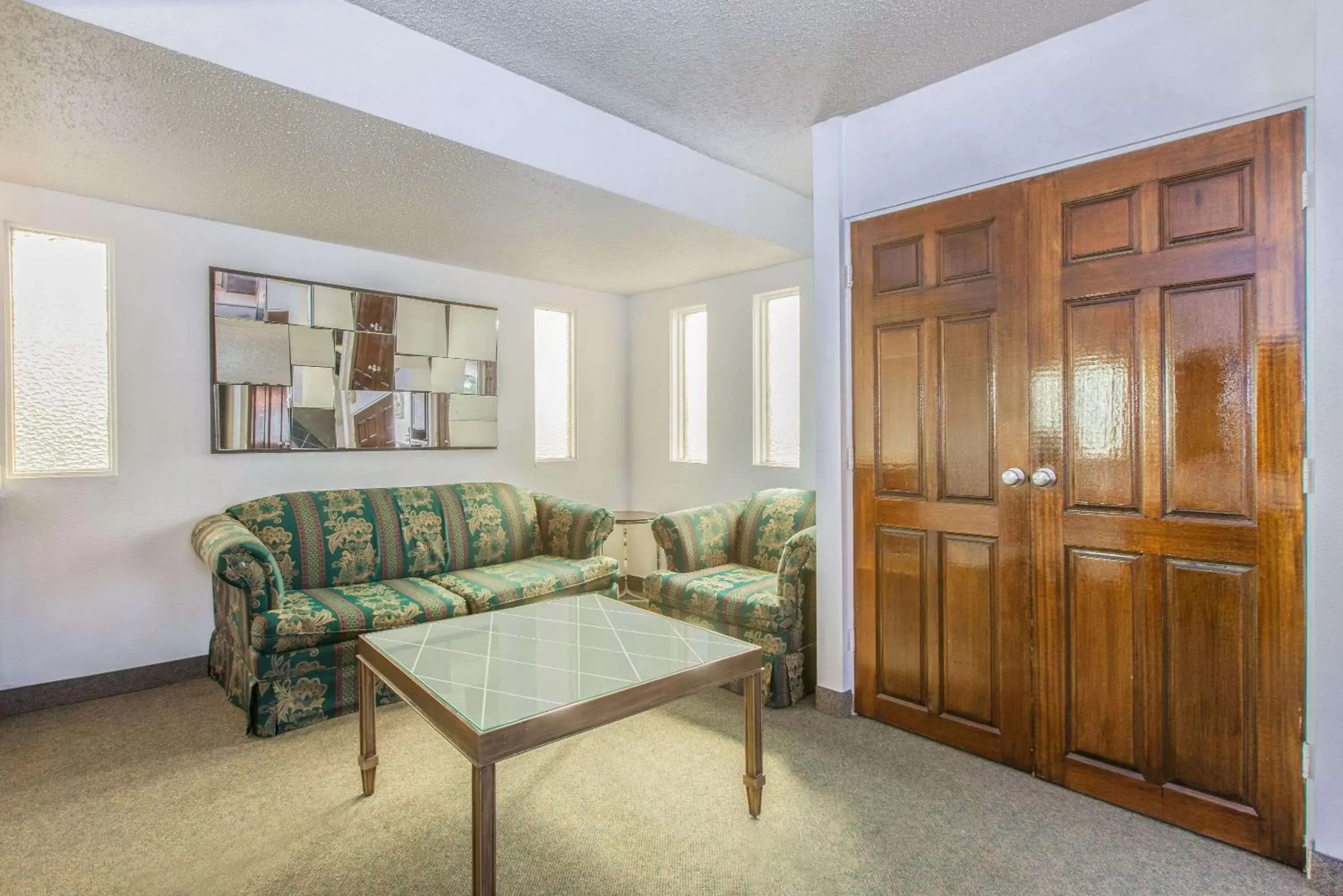 Photo of the whole room, Seating Area in Days Inn by Wyndham Camarillo - Ventura