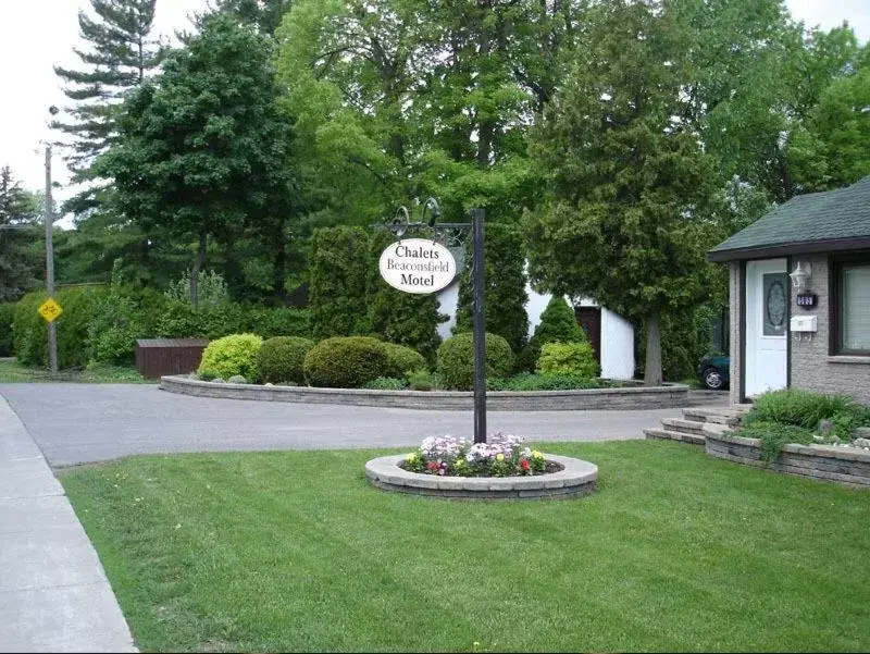 Property logo or sign, Garden in Chalet Beaconsfield Motel
