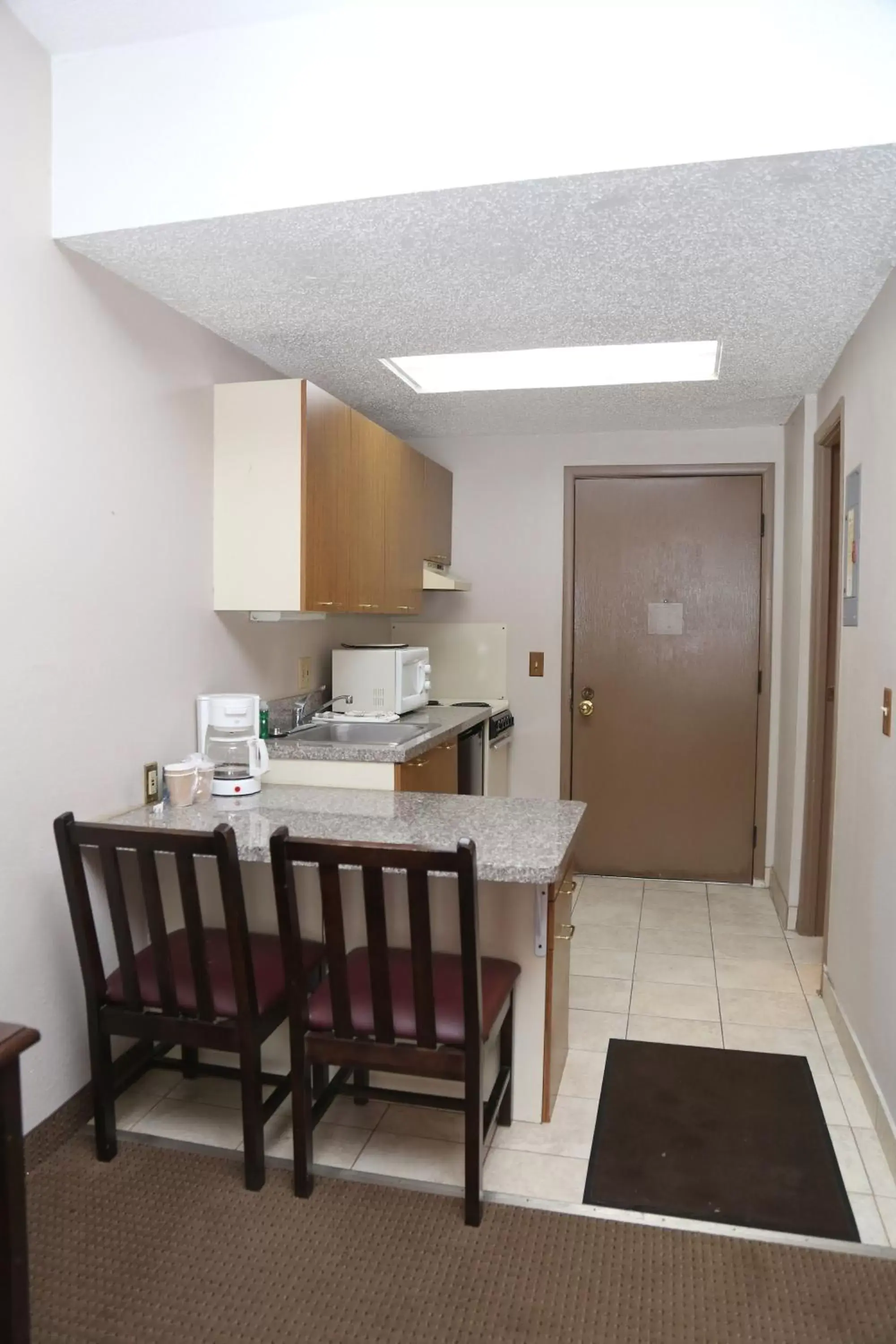 Coffee/tea facilities, Kitchen/Kitchenette in The Lodge at Chalk Hill