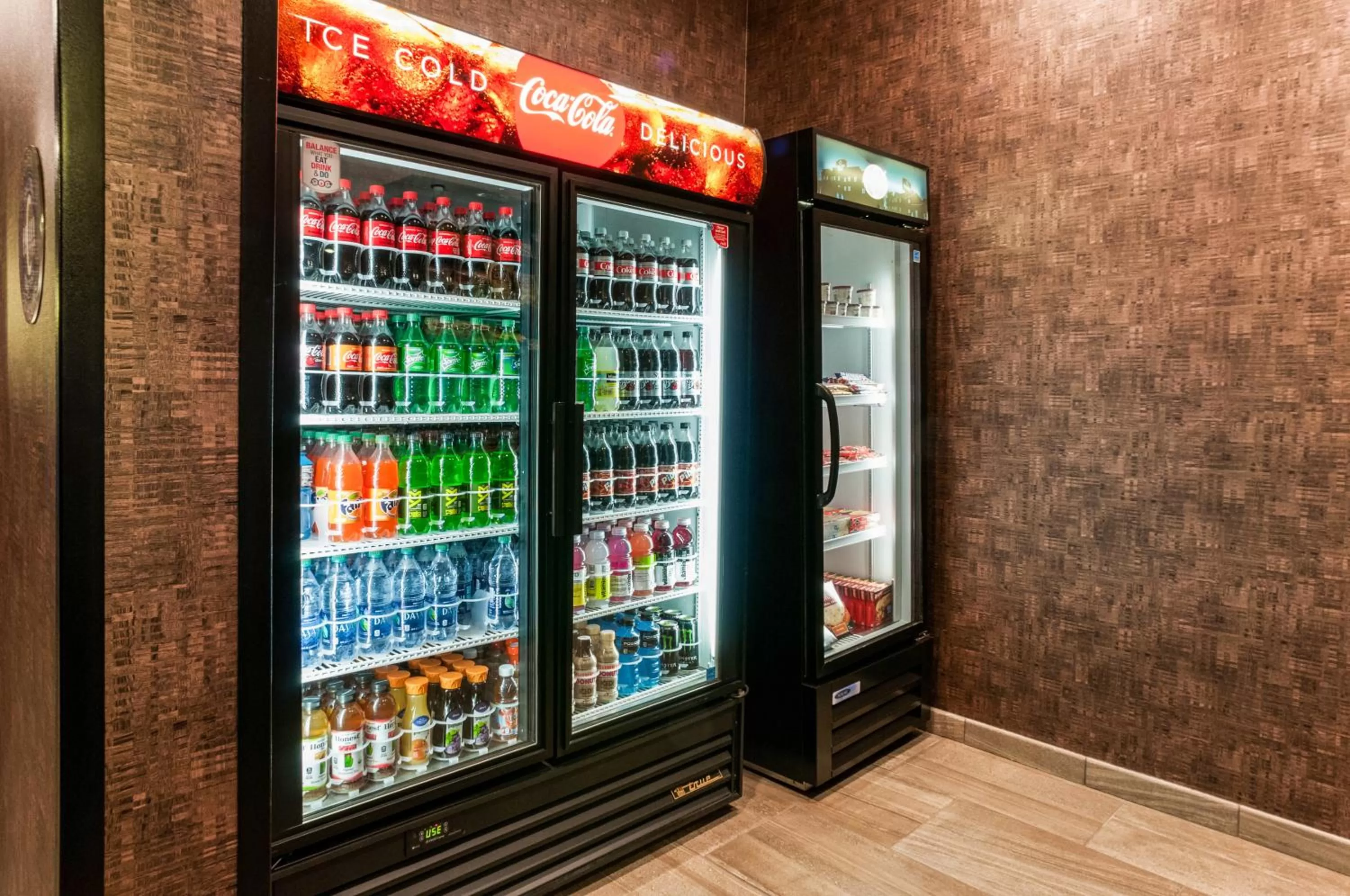 On-site shops in Cobblestone Hotel & Suites Appleton International Airport