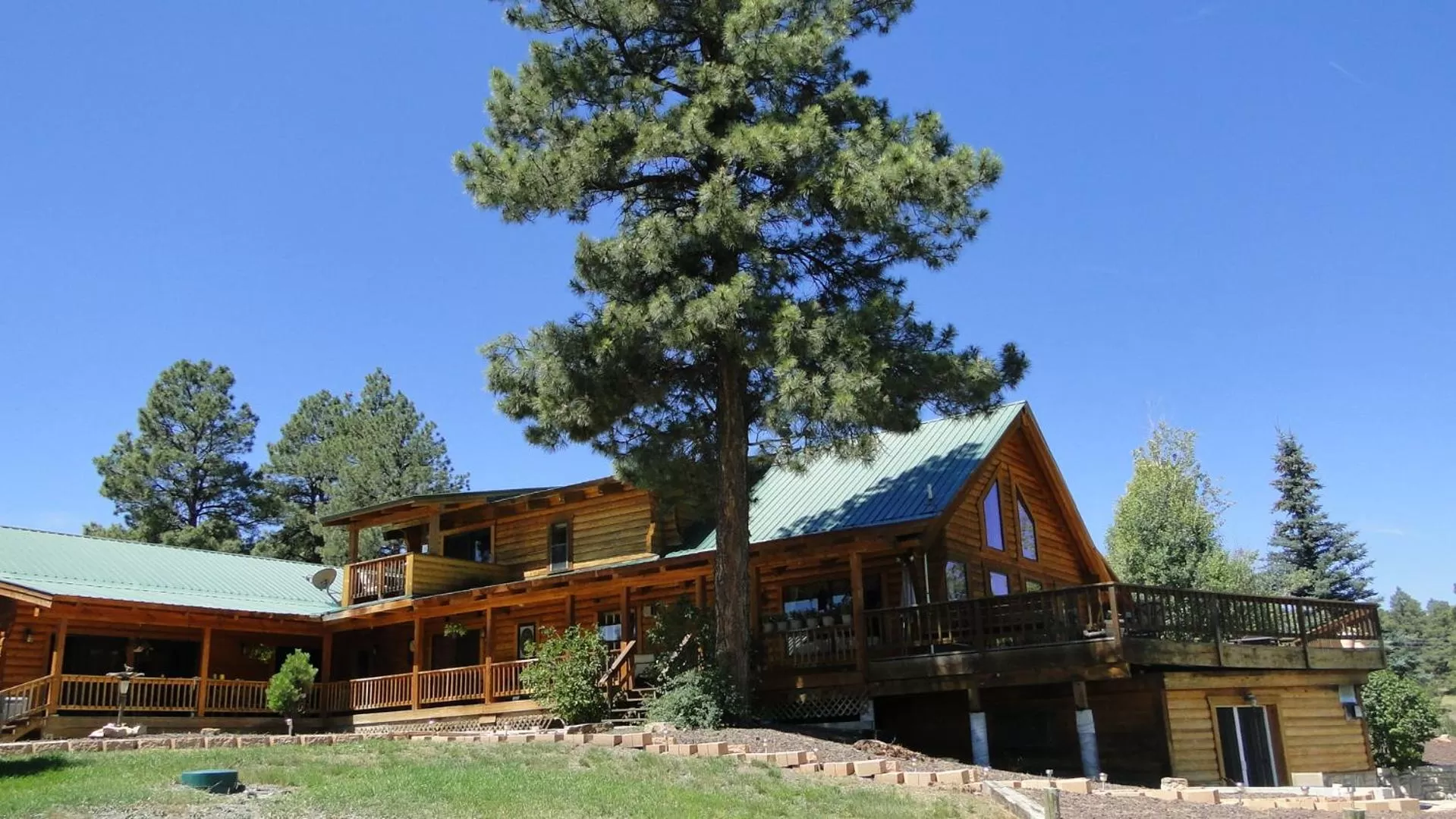 Garden in Elkwood Manor Bed & Breakfast