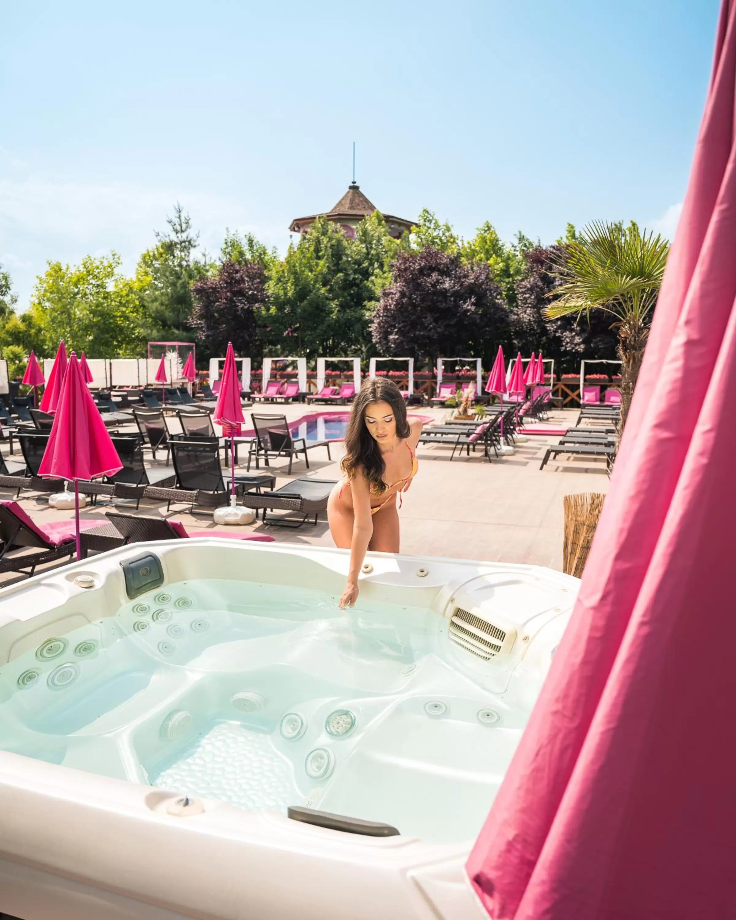 Hot Tub in The Wind Mills Hydropark