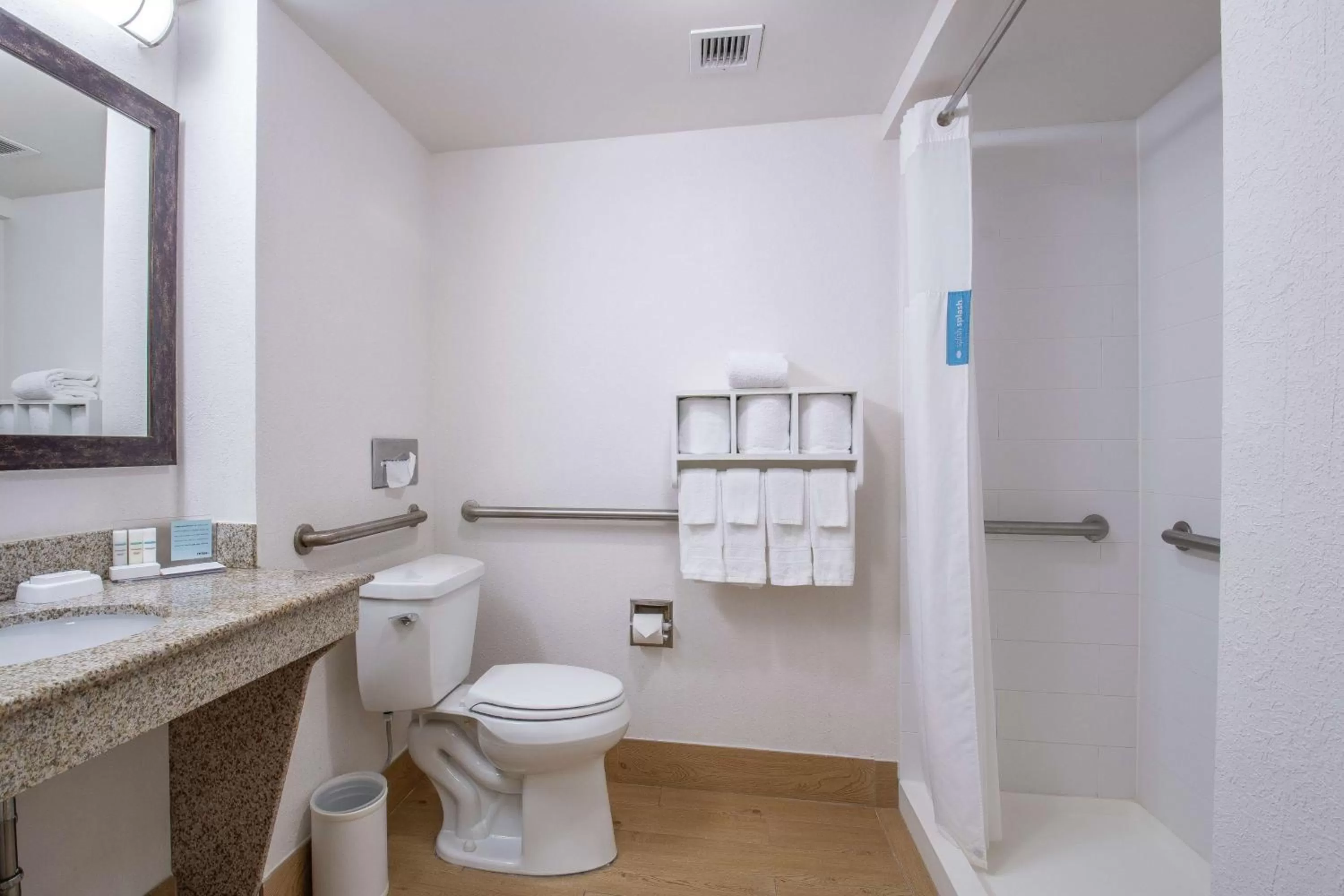 Bathroom in Hampton Inn & Suites Williamsburg-Richmond Road