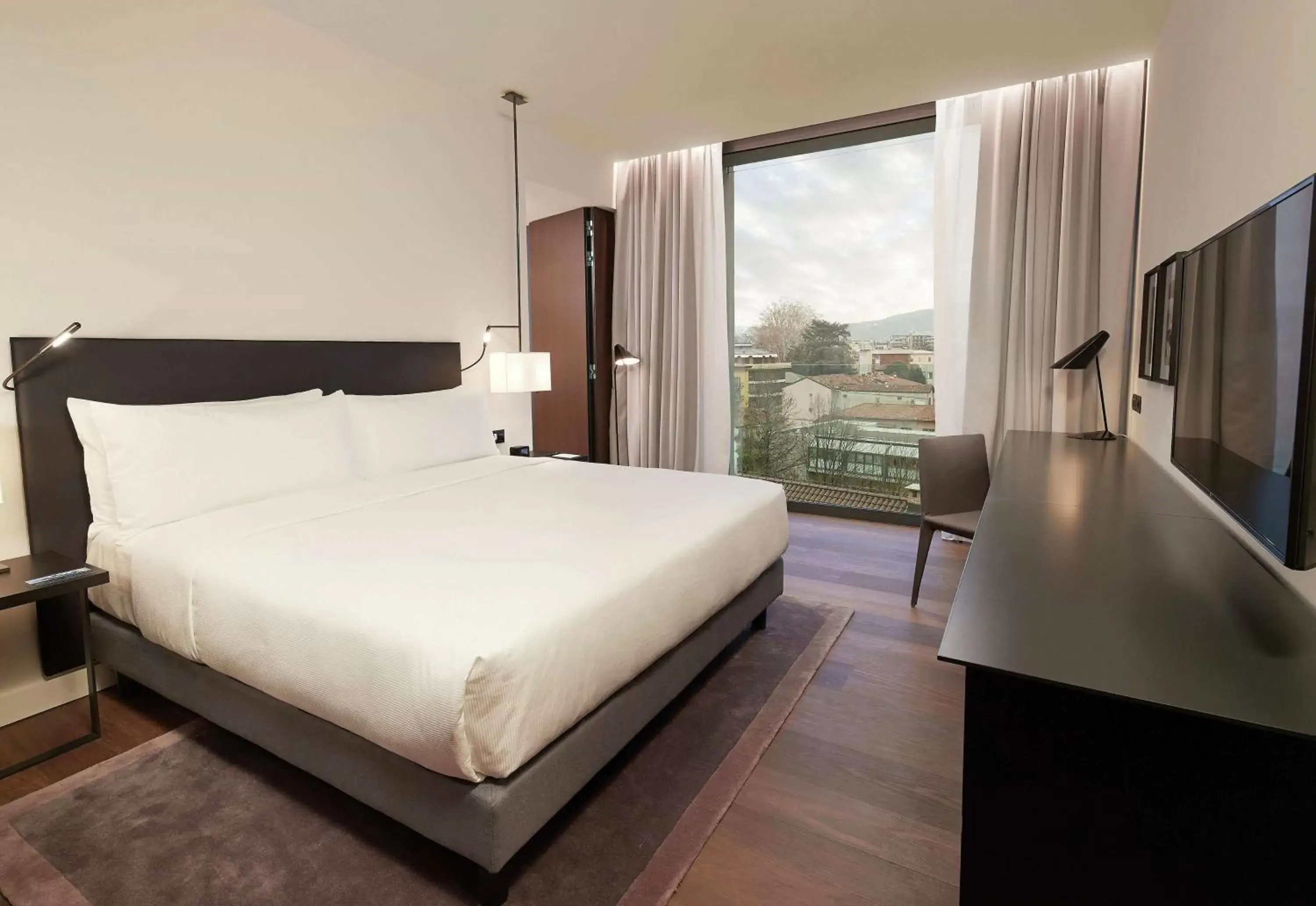Bedroom in Hilton Lake Como