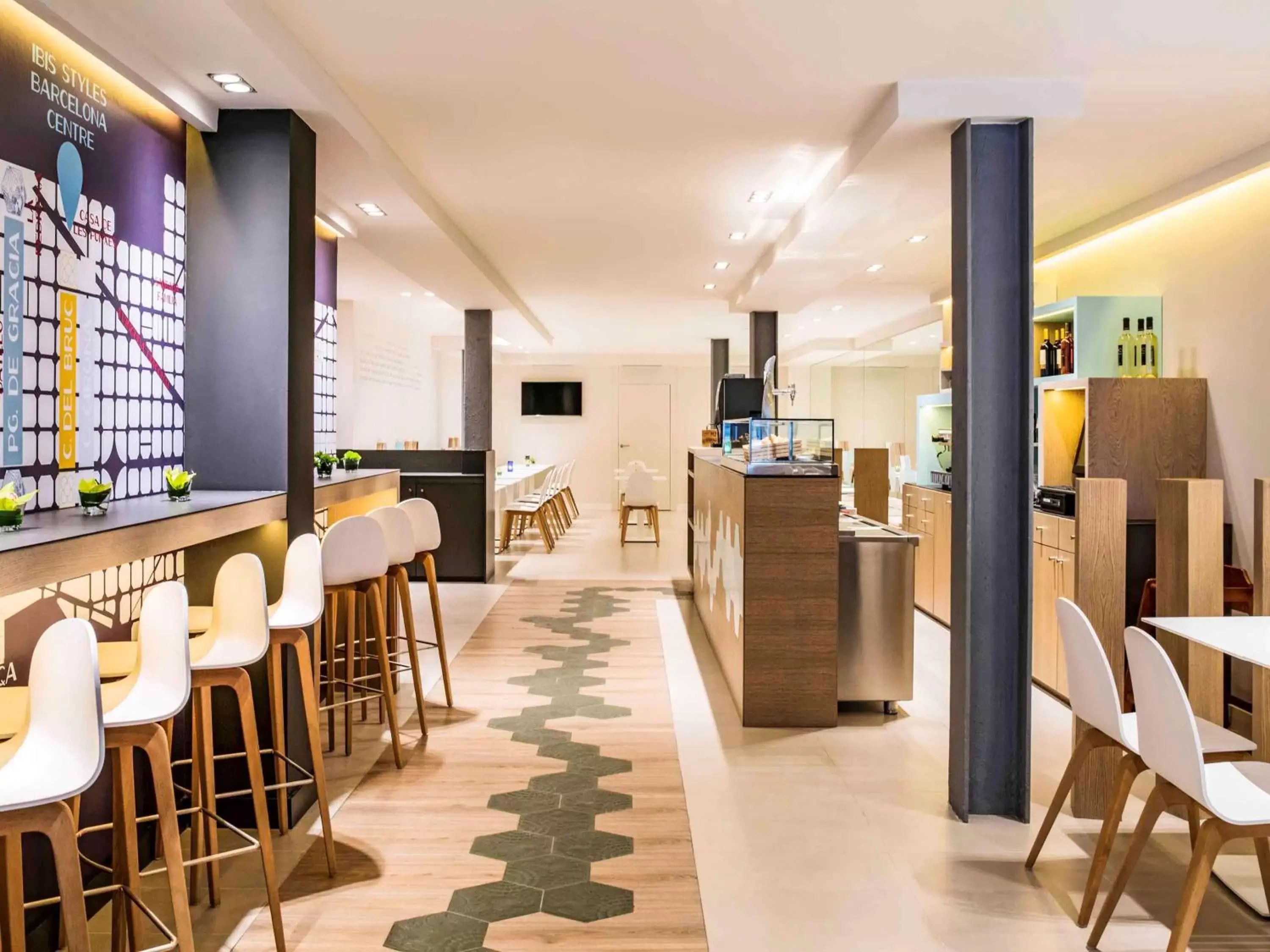 Property building, Restaurant/Places to Eat in ibis Styles Barcelona Centre