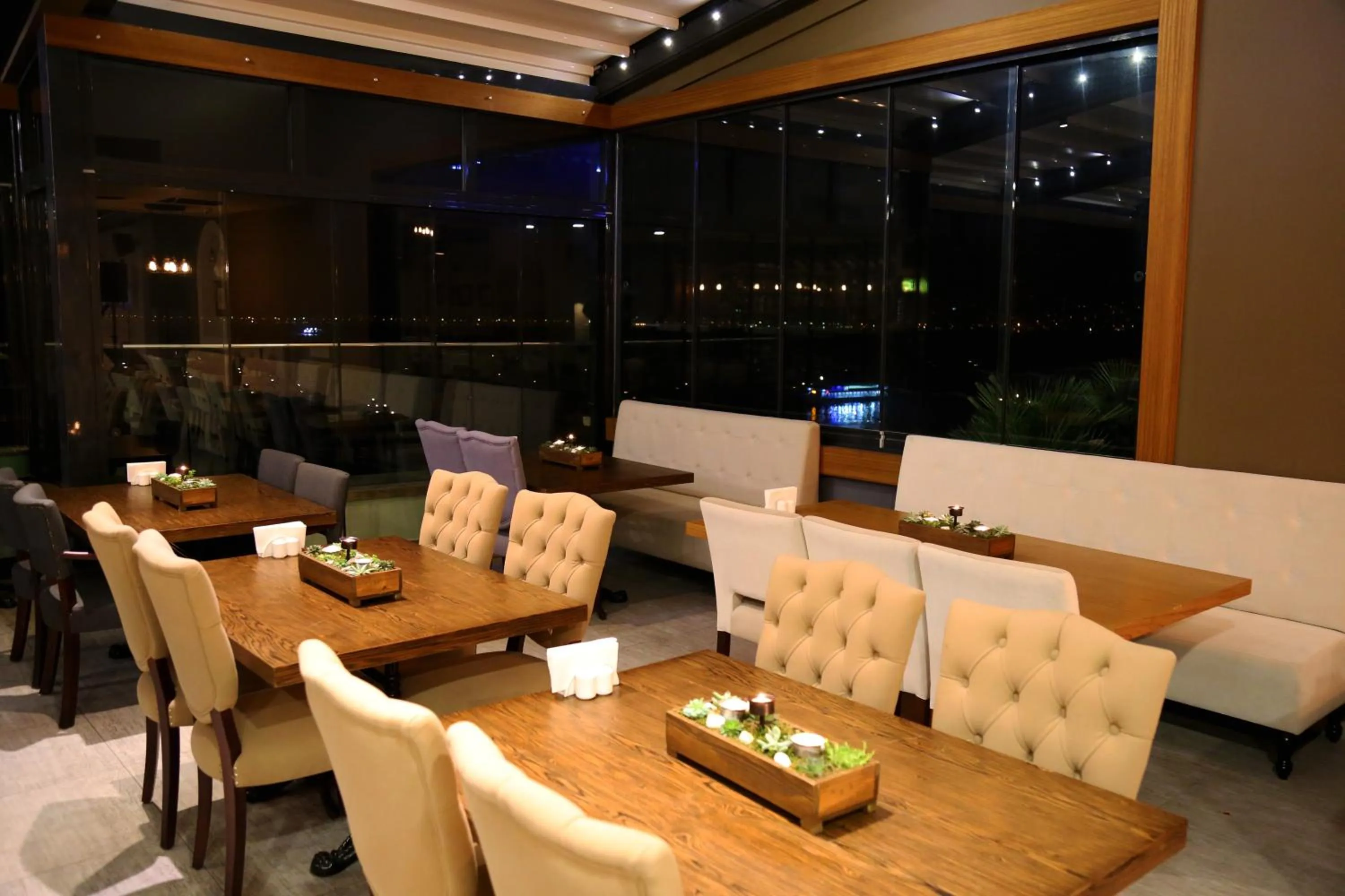 Food and drinks in Pasaport Pier Hotel