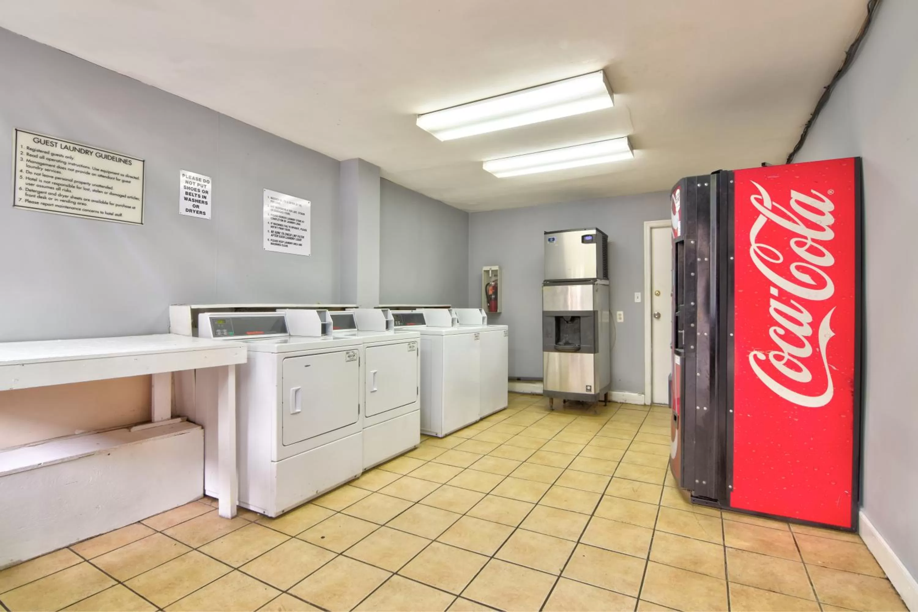 washing machine in Econo Lodge Inn & Suites Virginia Beach - Norfolk